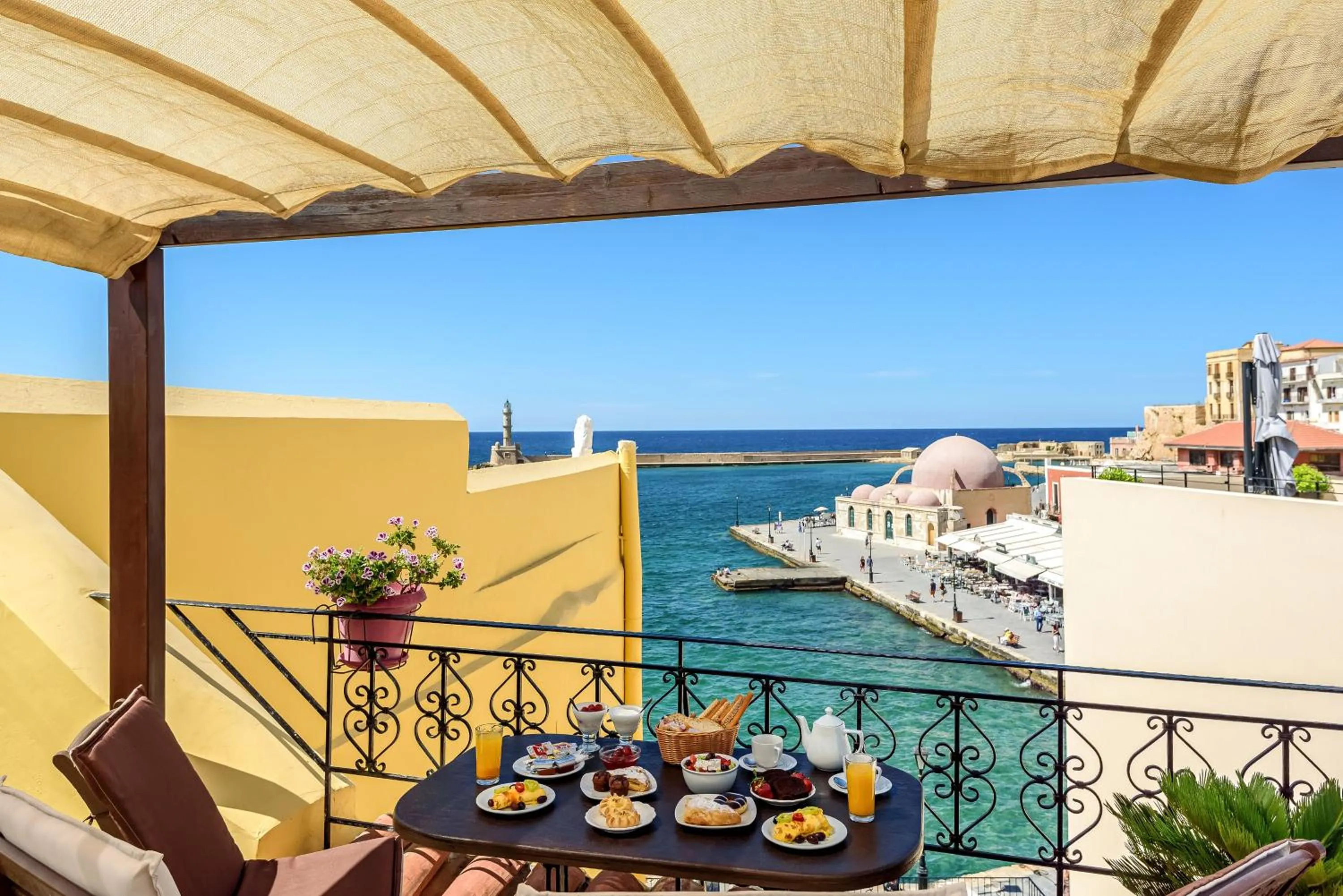 Balcony/Terrace in Belmondo Hotel