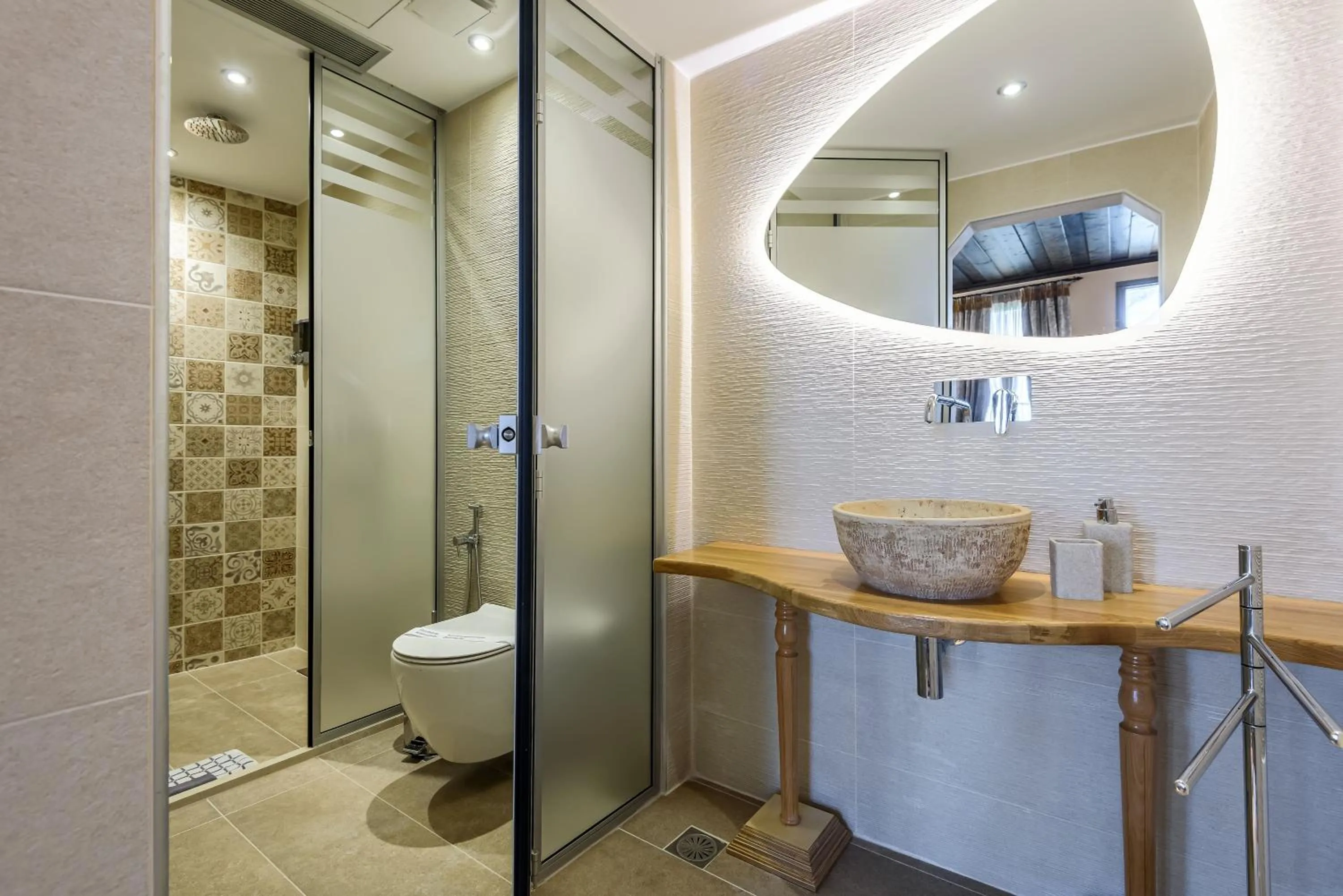 Shower in Belmondo Hotel