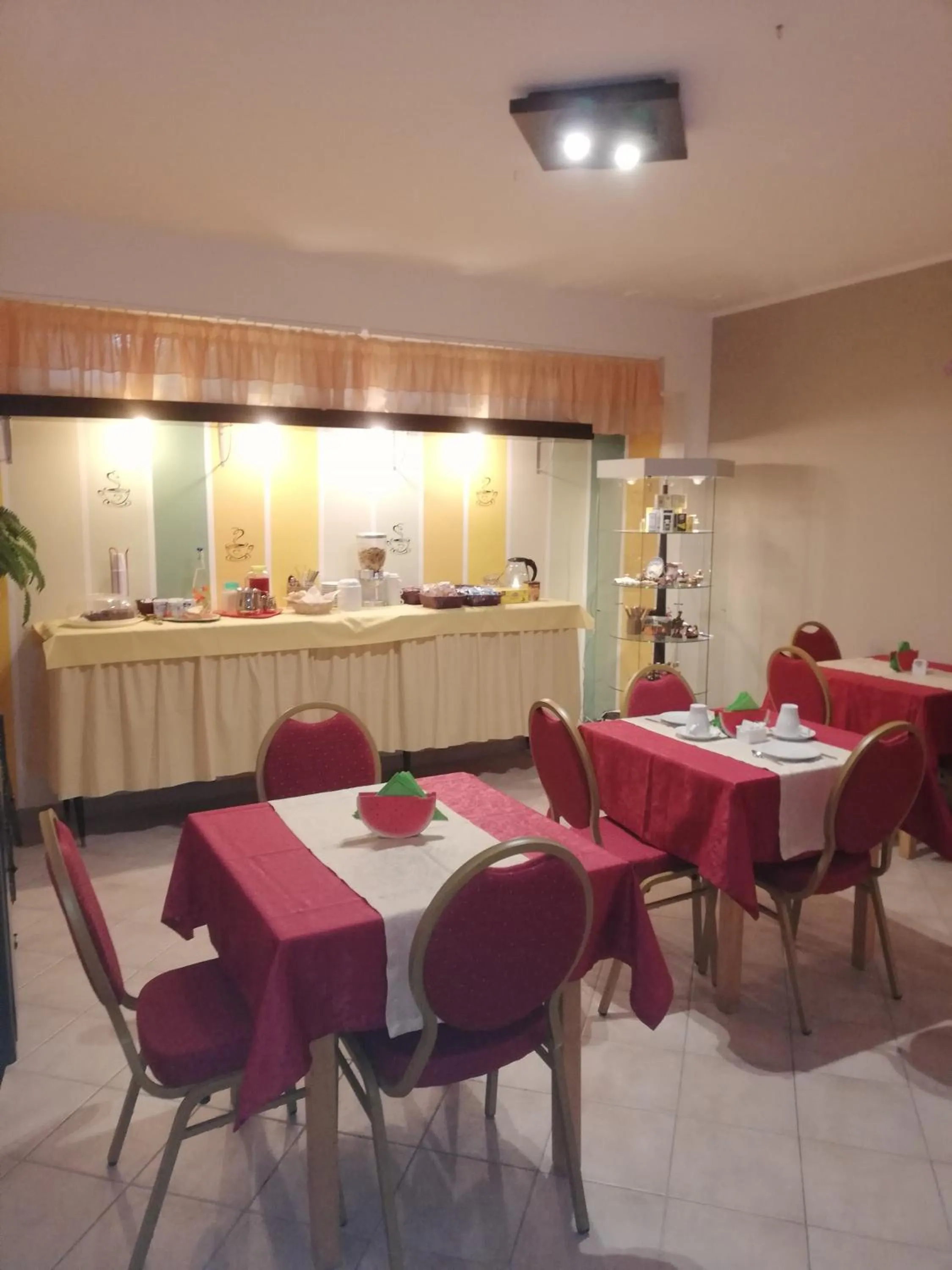 Restaurant/places to eat in La Casa del Melograno