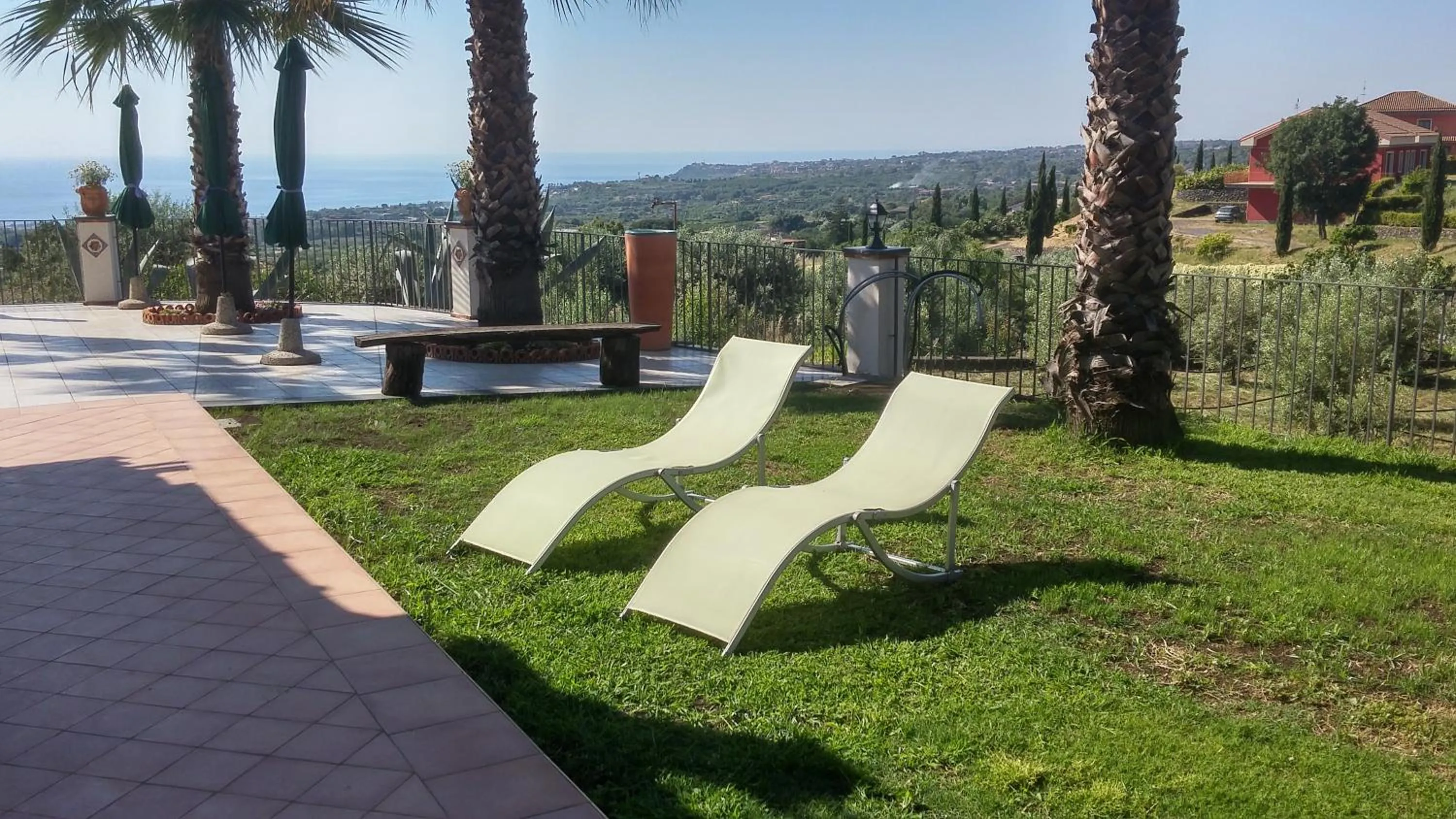 Garden in La Casa del Melograno