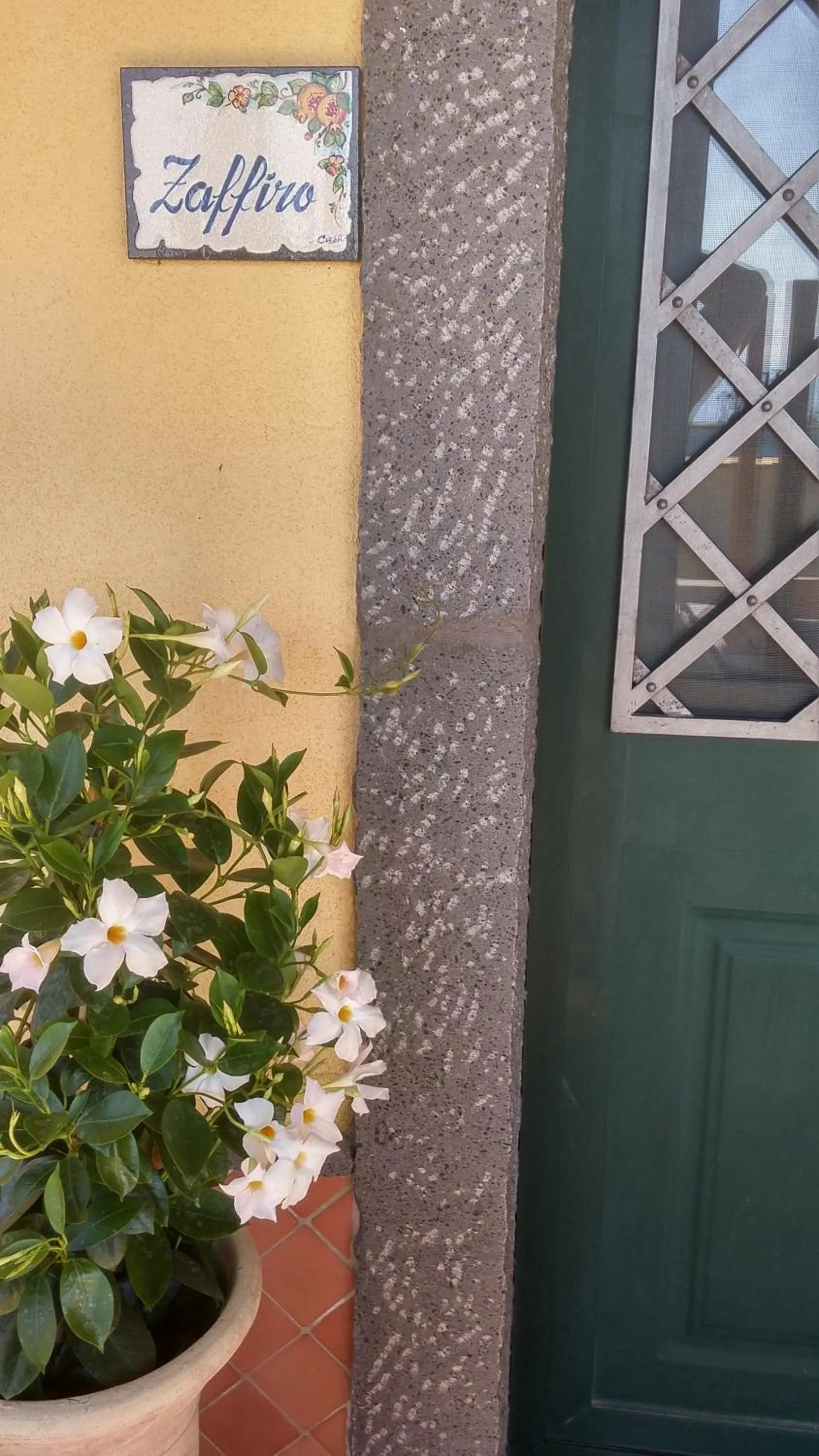 Facade/entrance in La Casa del Melograno