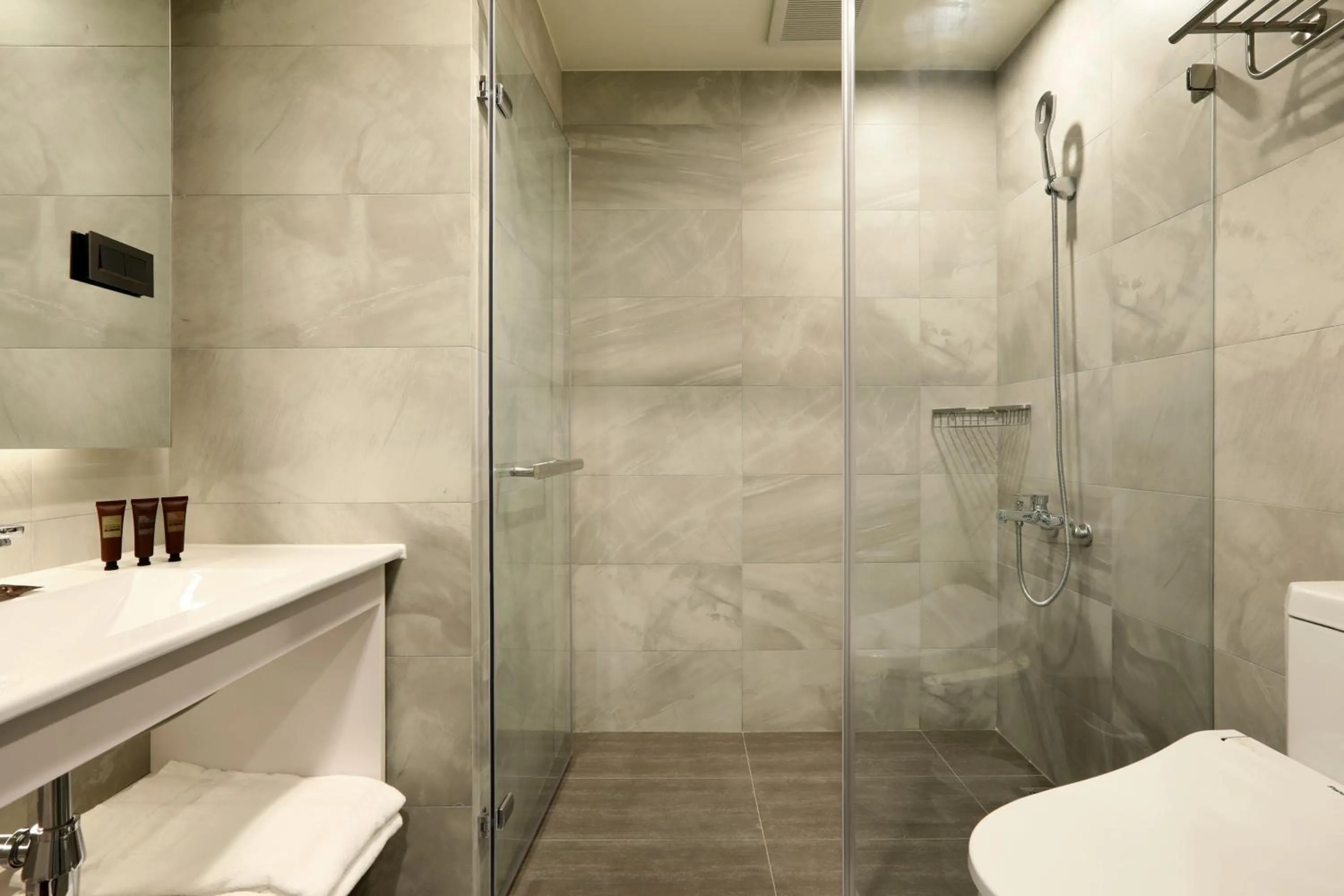 Bathroom in Kun Tour