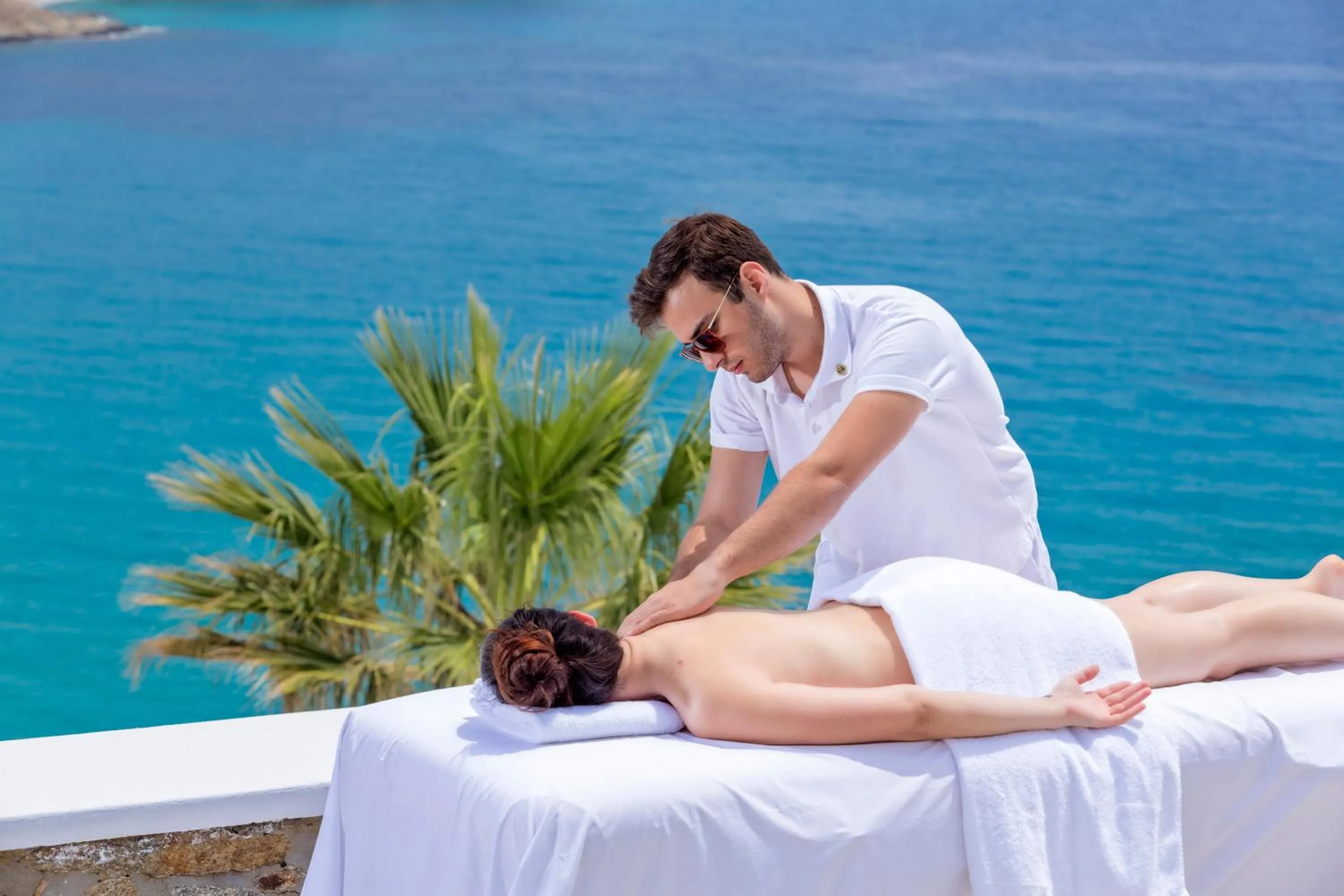 Massage in Pietra e Mare - Mykonos Moments