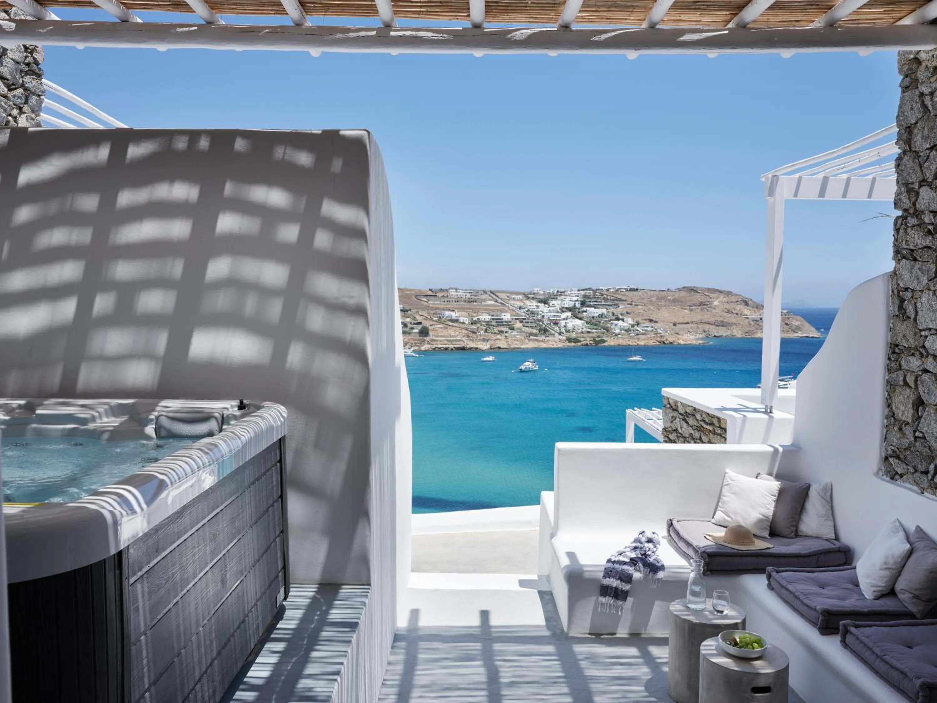 Hot Tub in Pietra e Mare - Mykonos Moments
