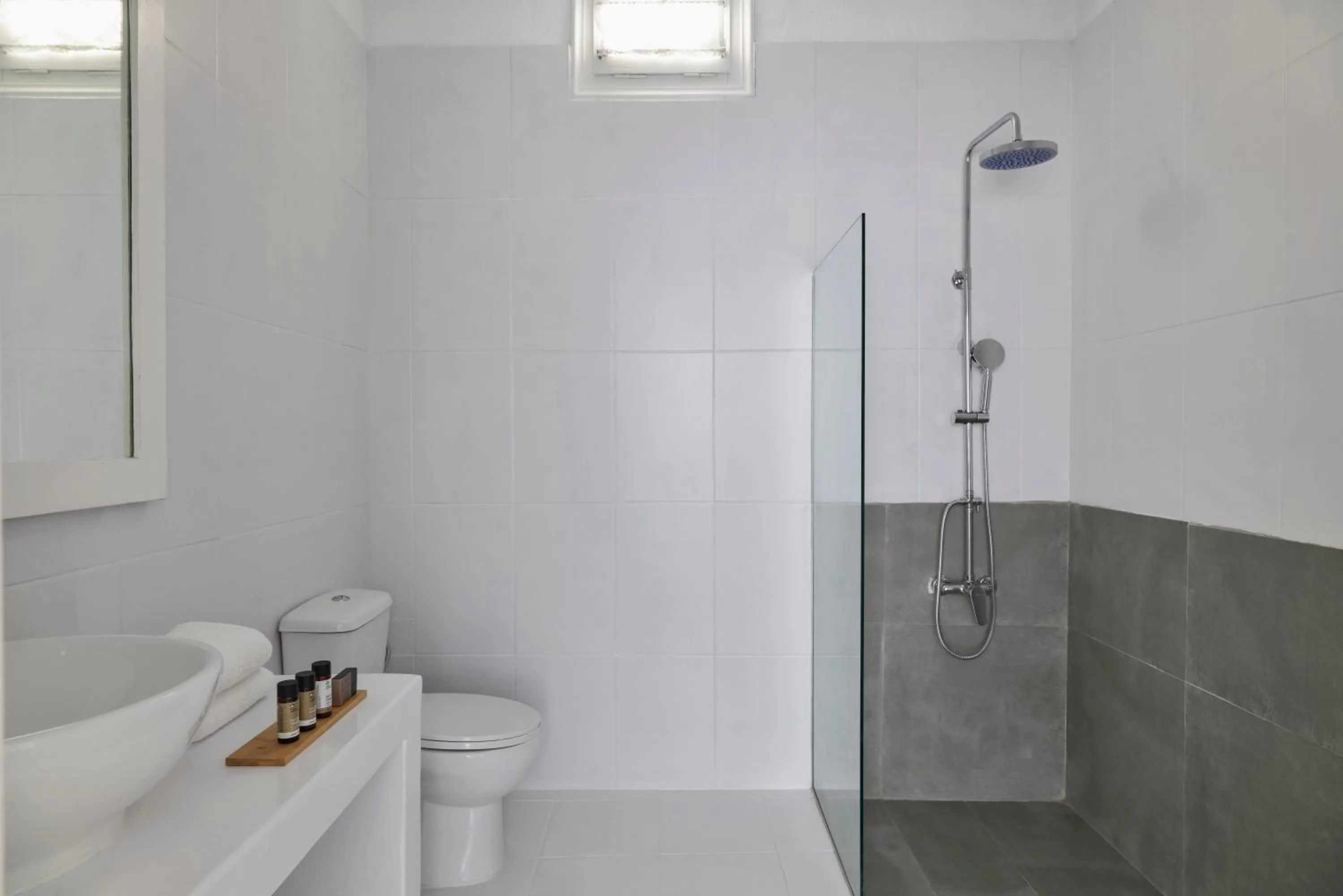 Shower in Pietra e Mare - Mykonos Moments