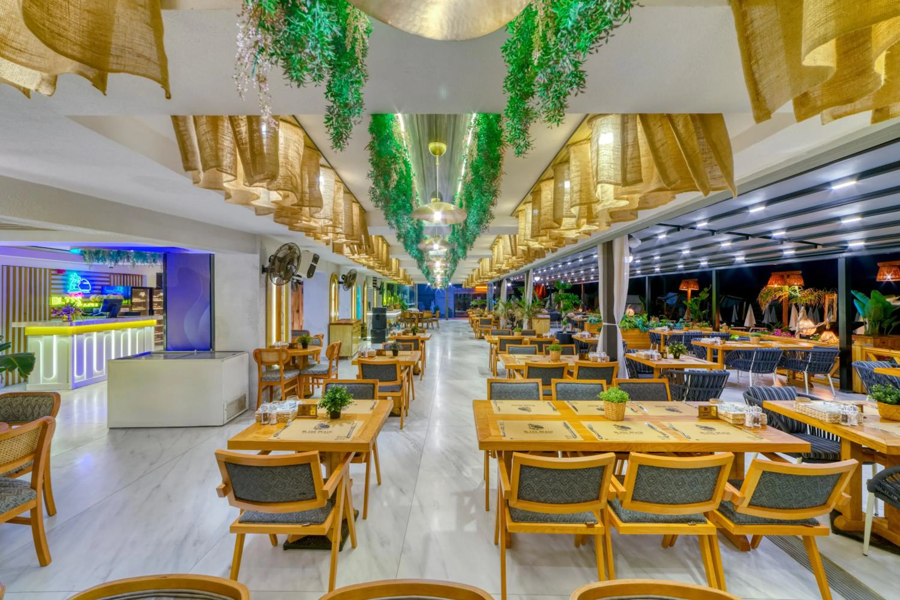 Restaurant/places to eat in Royalisa Palmiye Beach Hotel Adult Only