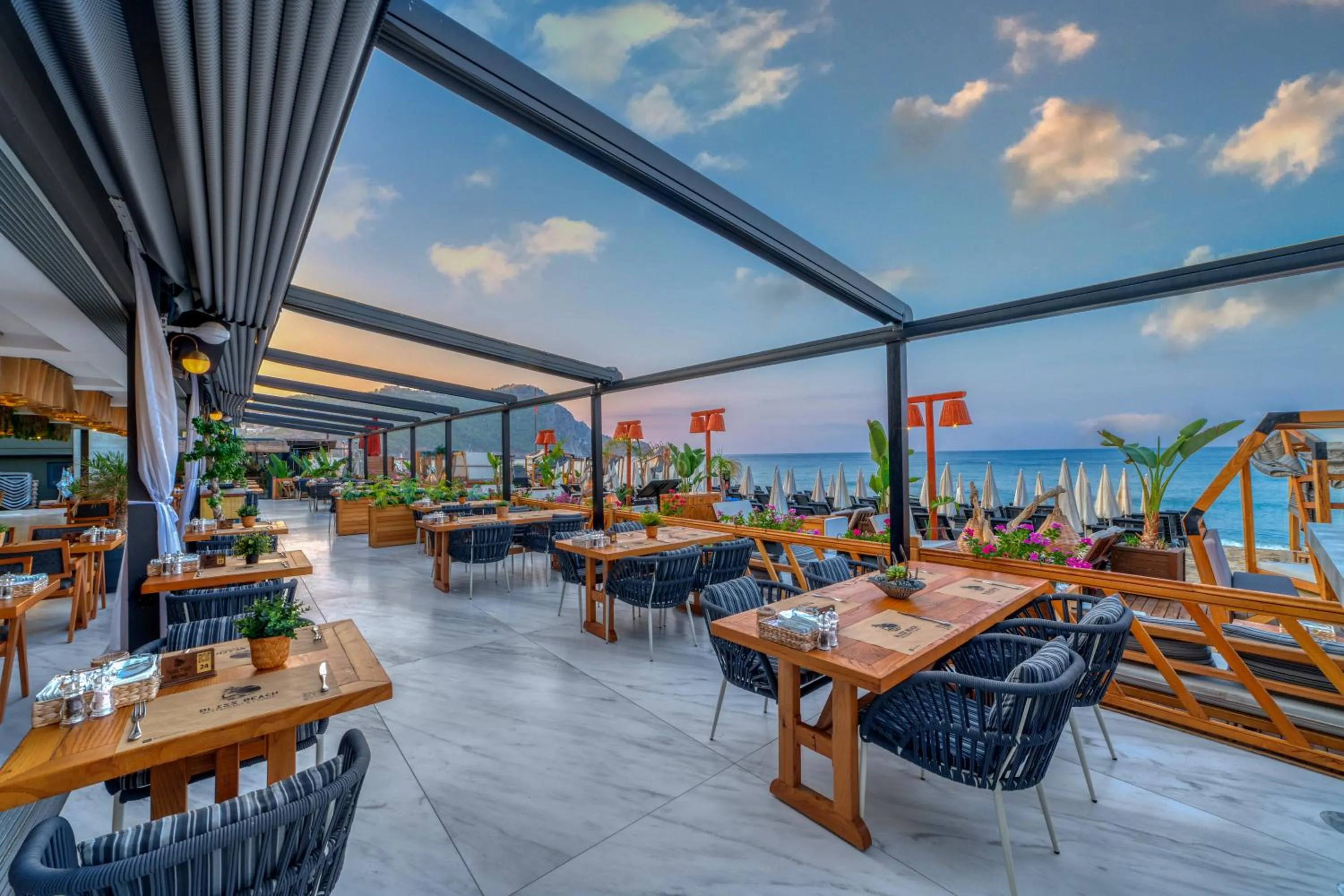 Restaurant/places to eat in Royalisa Palmiye Beach Hotel Adult Only