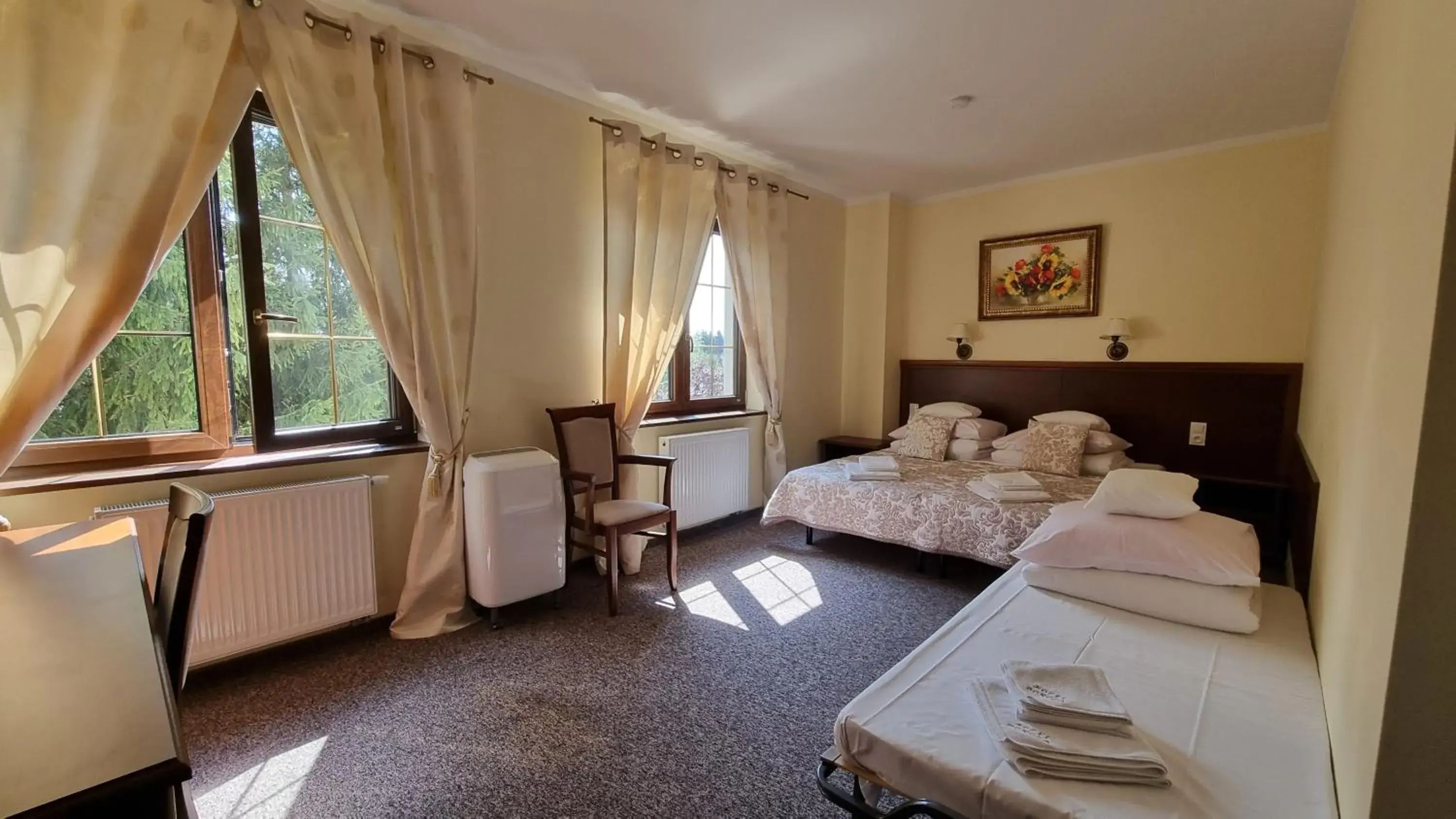 Deluxe Double Room (2 Adults + 1 Child) in Hotel Bończa Deluxe Double Room (2 Adults + 1 Child) in Hotel Bończa