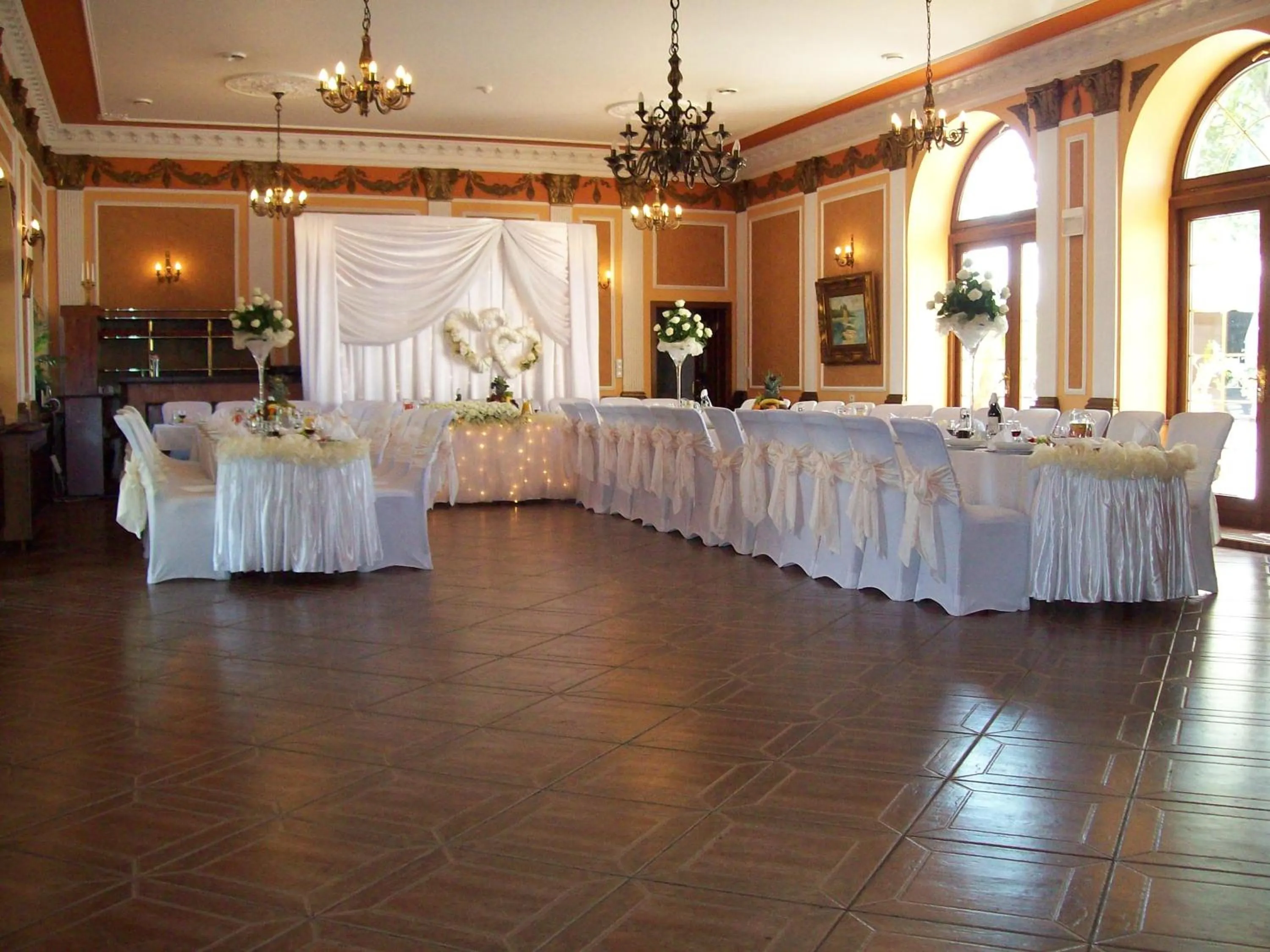 Restaurant/places to eat in Hotel Bończa