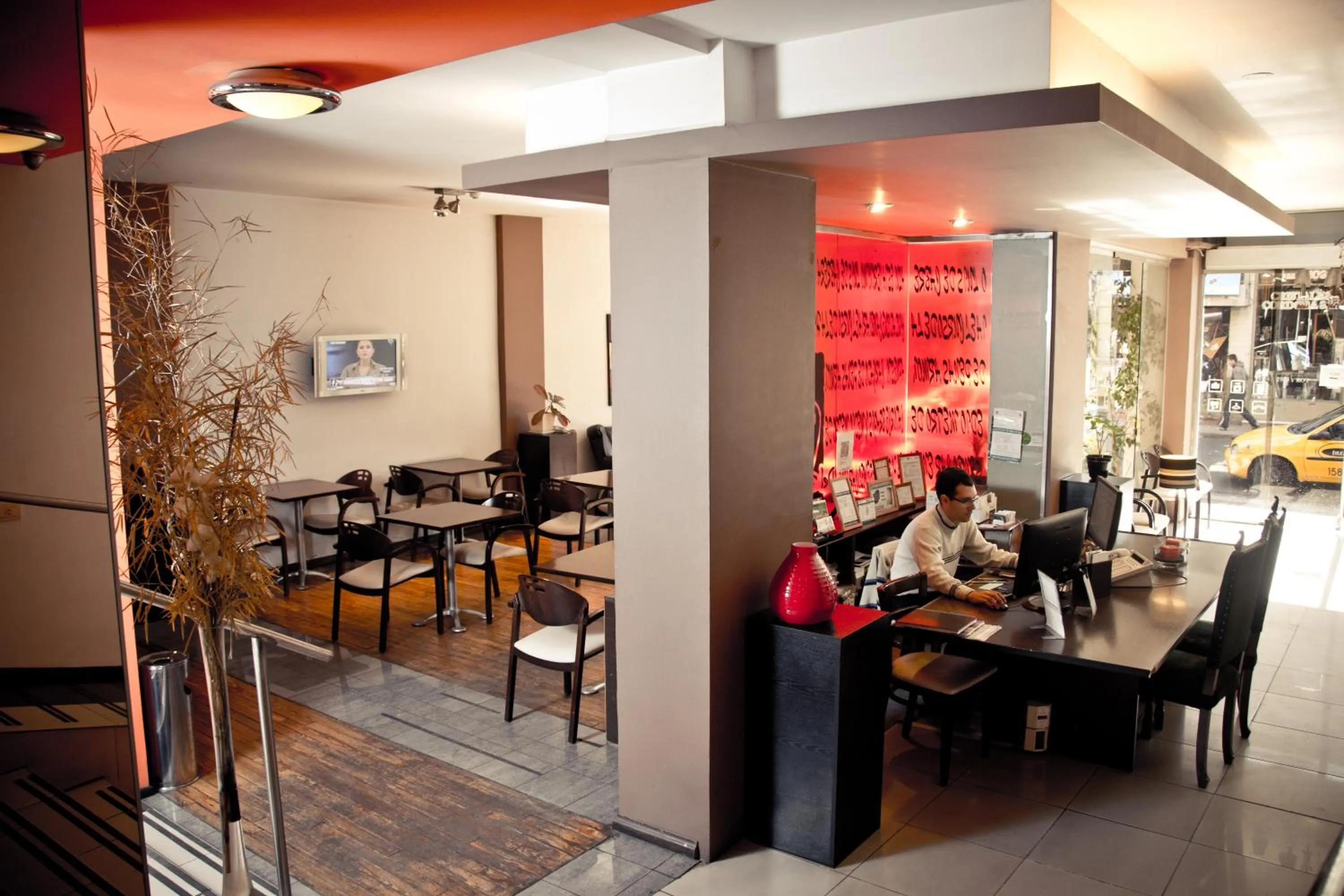 Restaurant/places to eat in Del Fundador