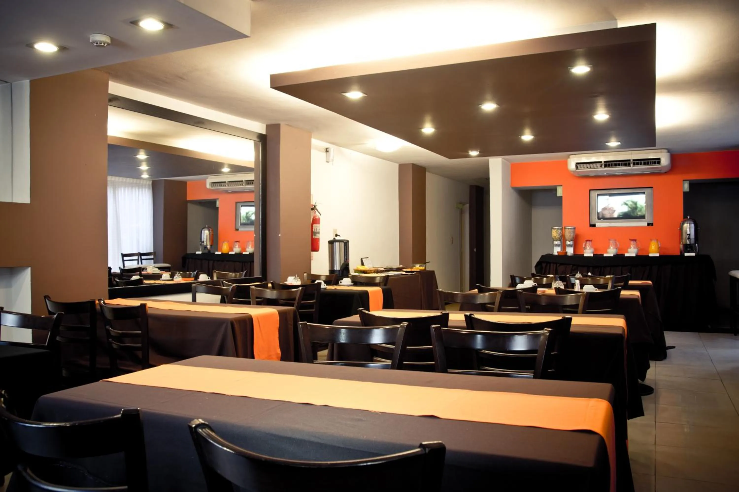 Restaurant/places to eat in Del Fundador