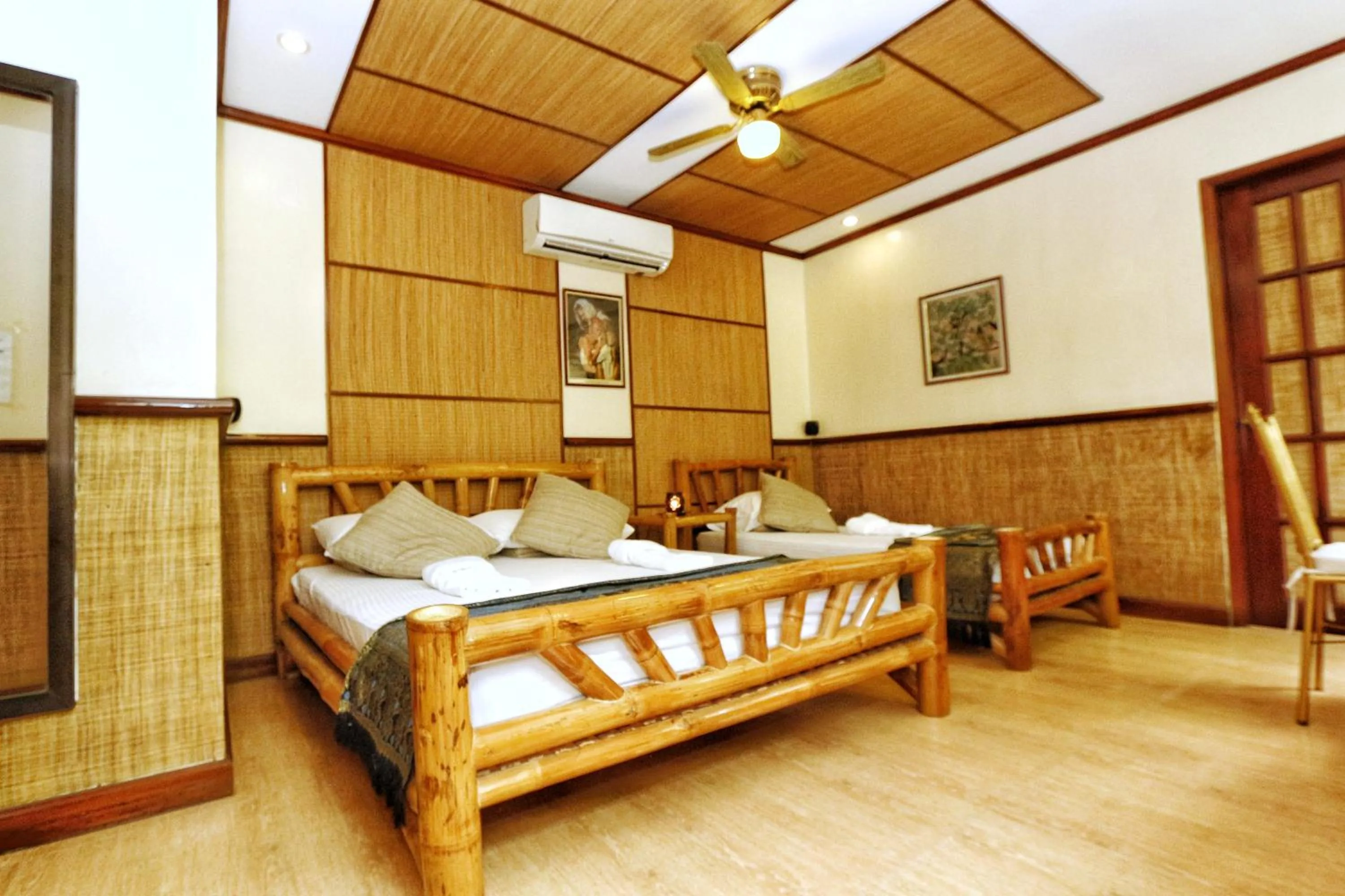 Bed in Noni's Resort