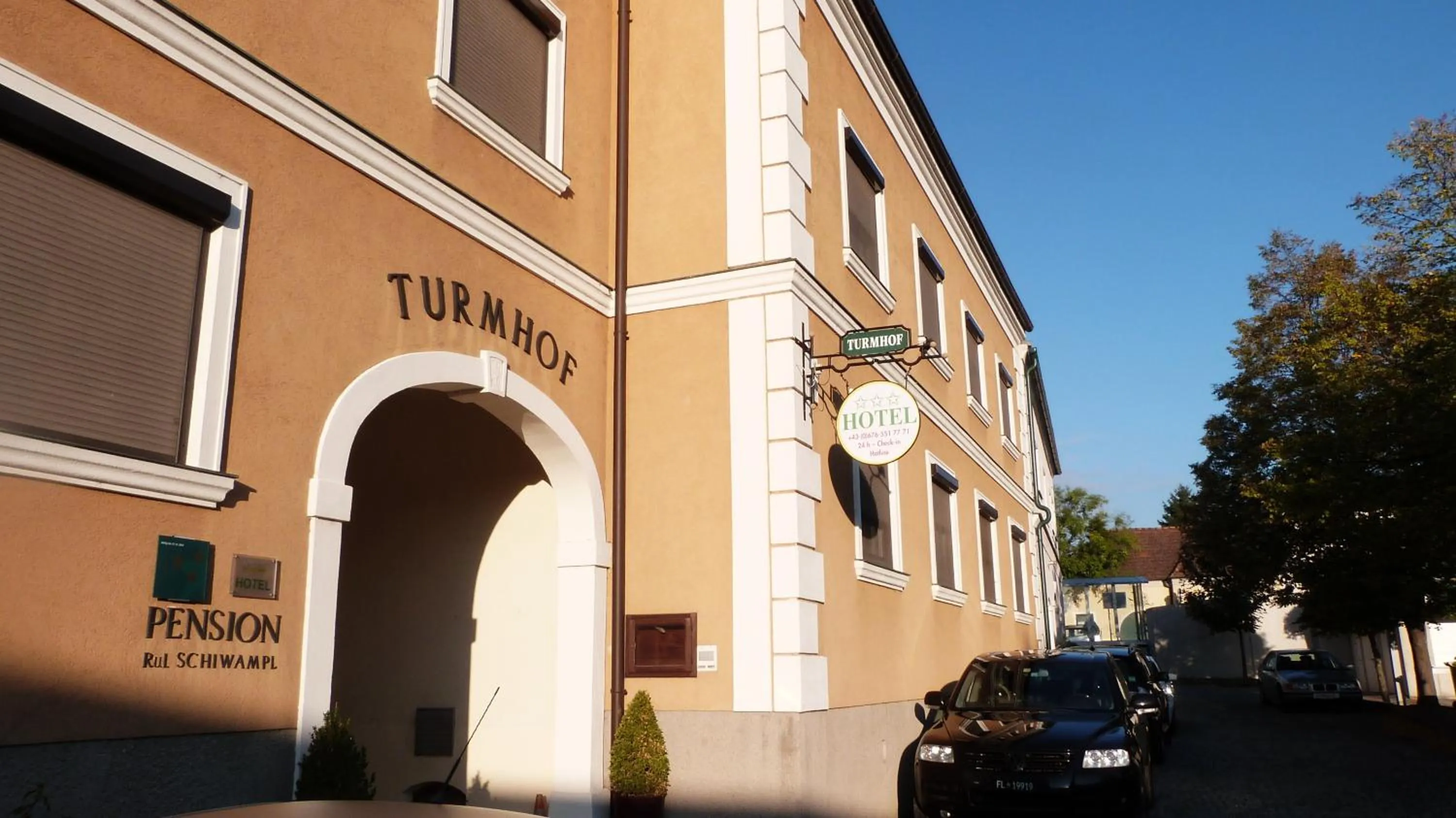 Facade/entrance in Turmhof Breitenbrunn