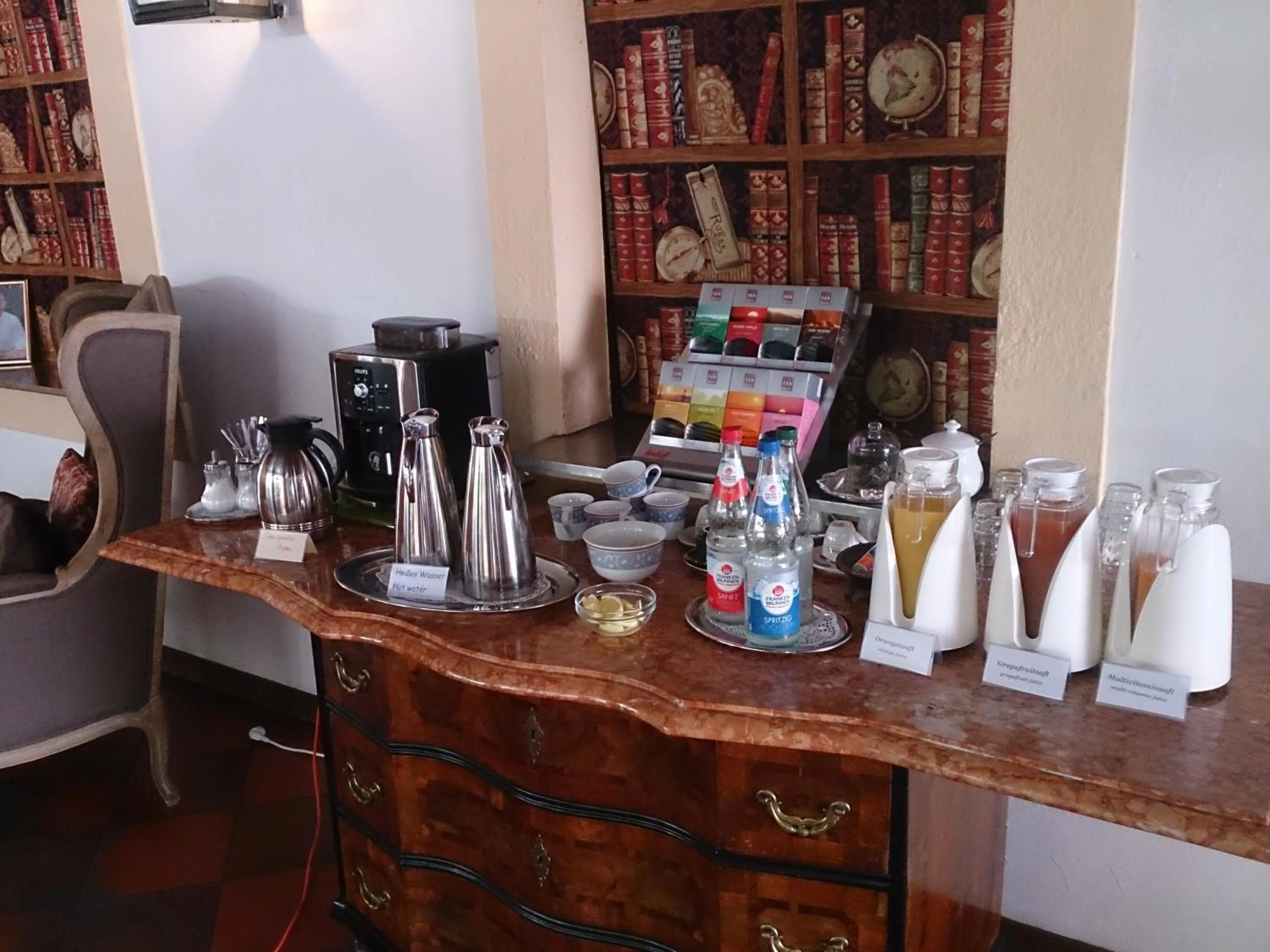 Coffee/tea facilities in Der Platengarten