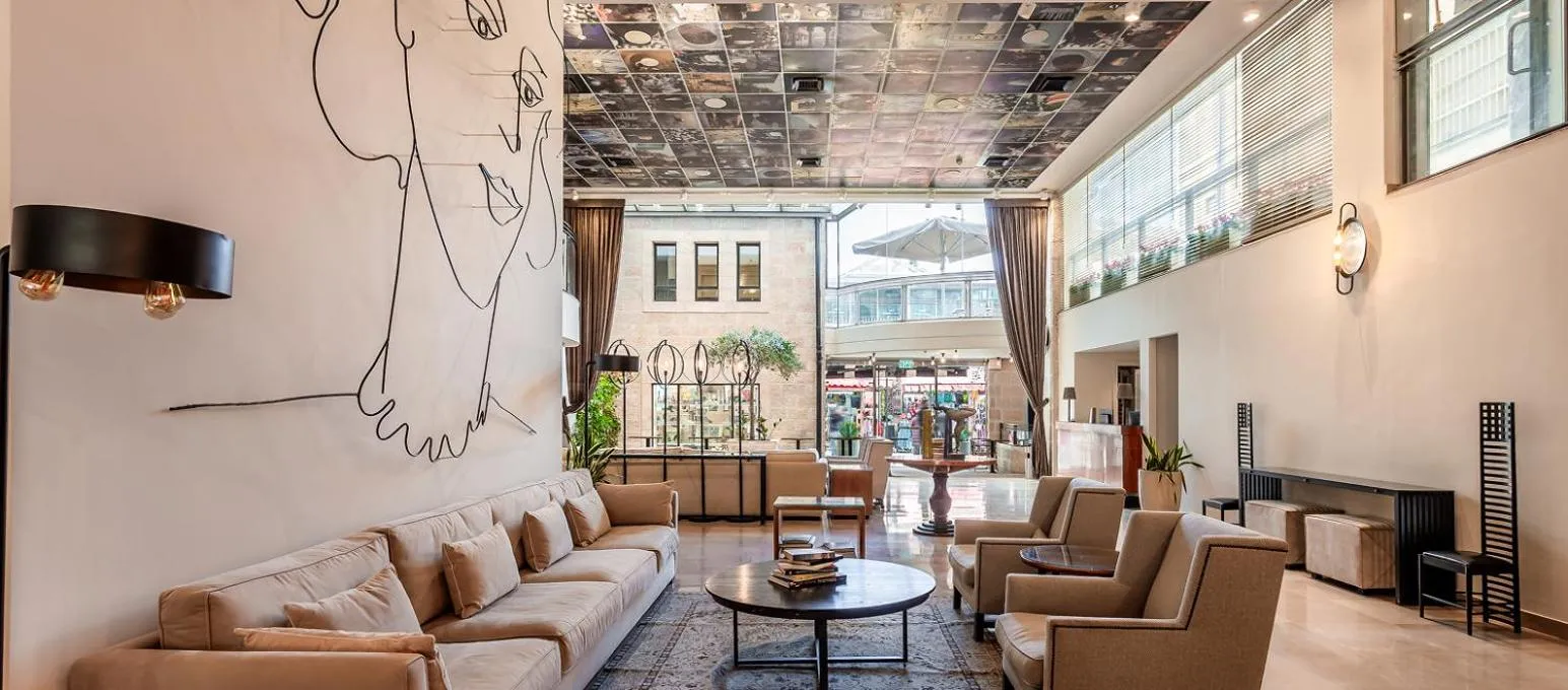 Seating area in Jacob Harmony