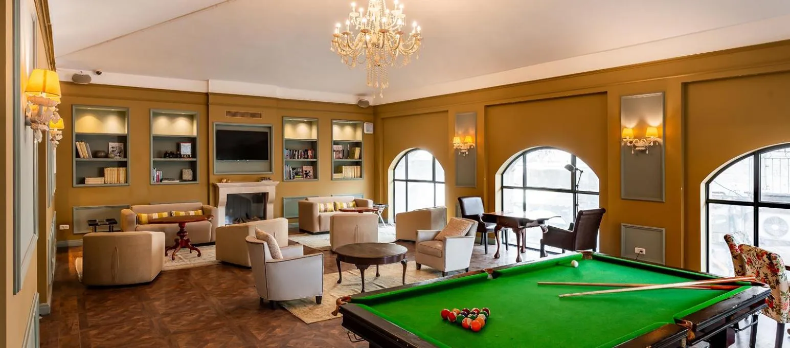 Billiard in Jacob Harmony