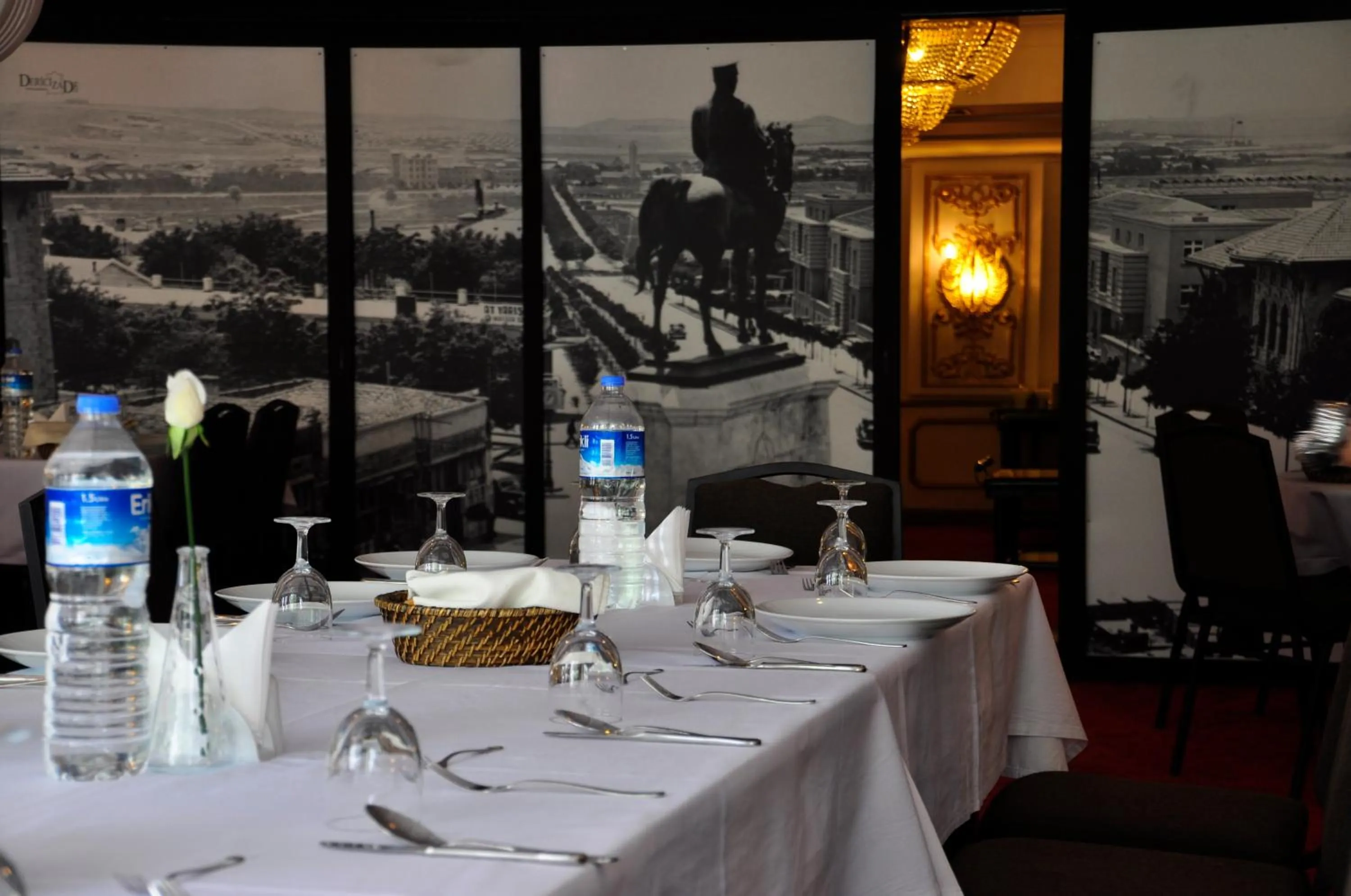 Restaurant/places to eat in Hotel Etap Mola