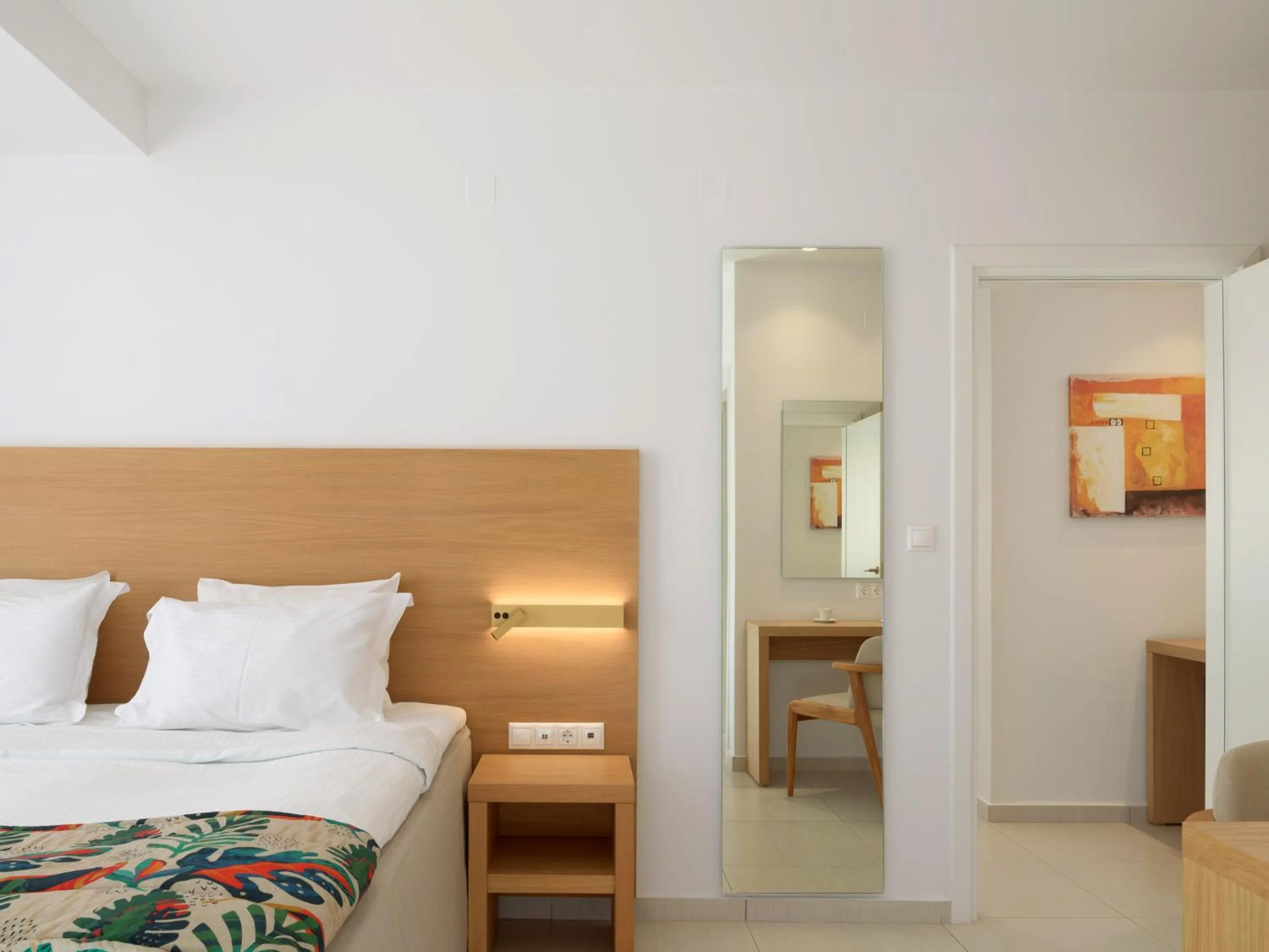 Photo of the whole room, Bed in High Beach Resort