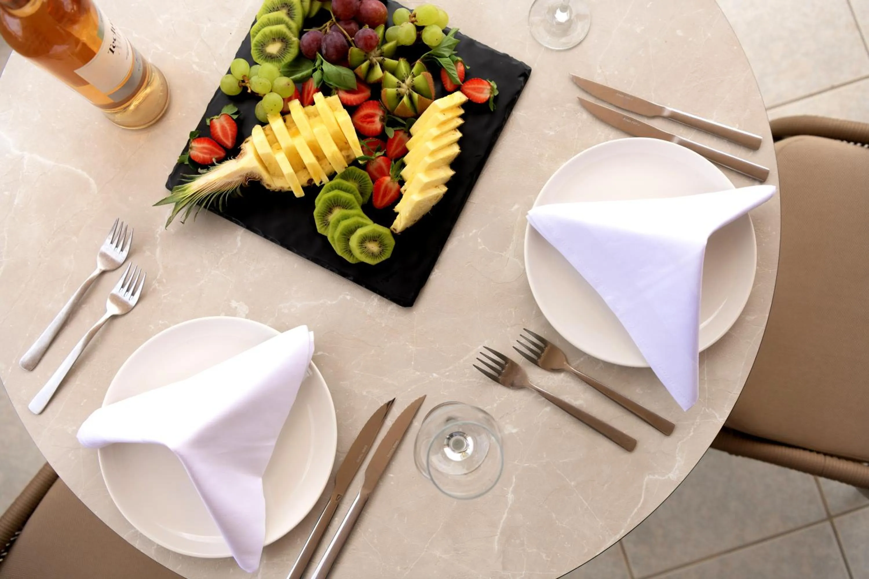 Food and drinks in High Beach Resort