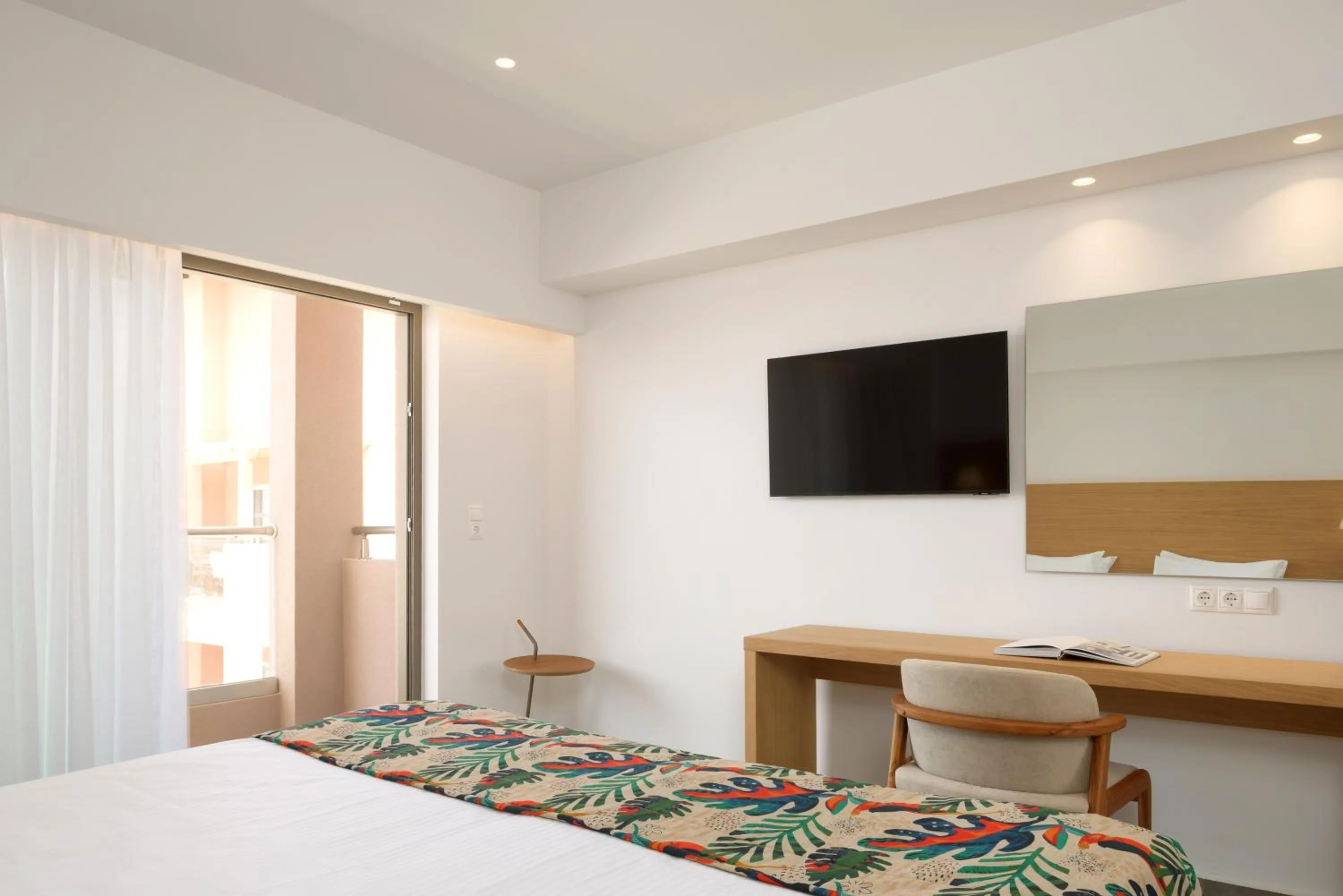 Photo of the whole room, Bed in High Beach Resort