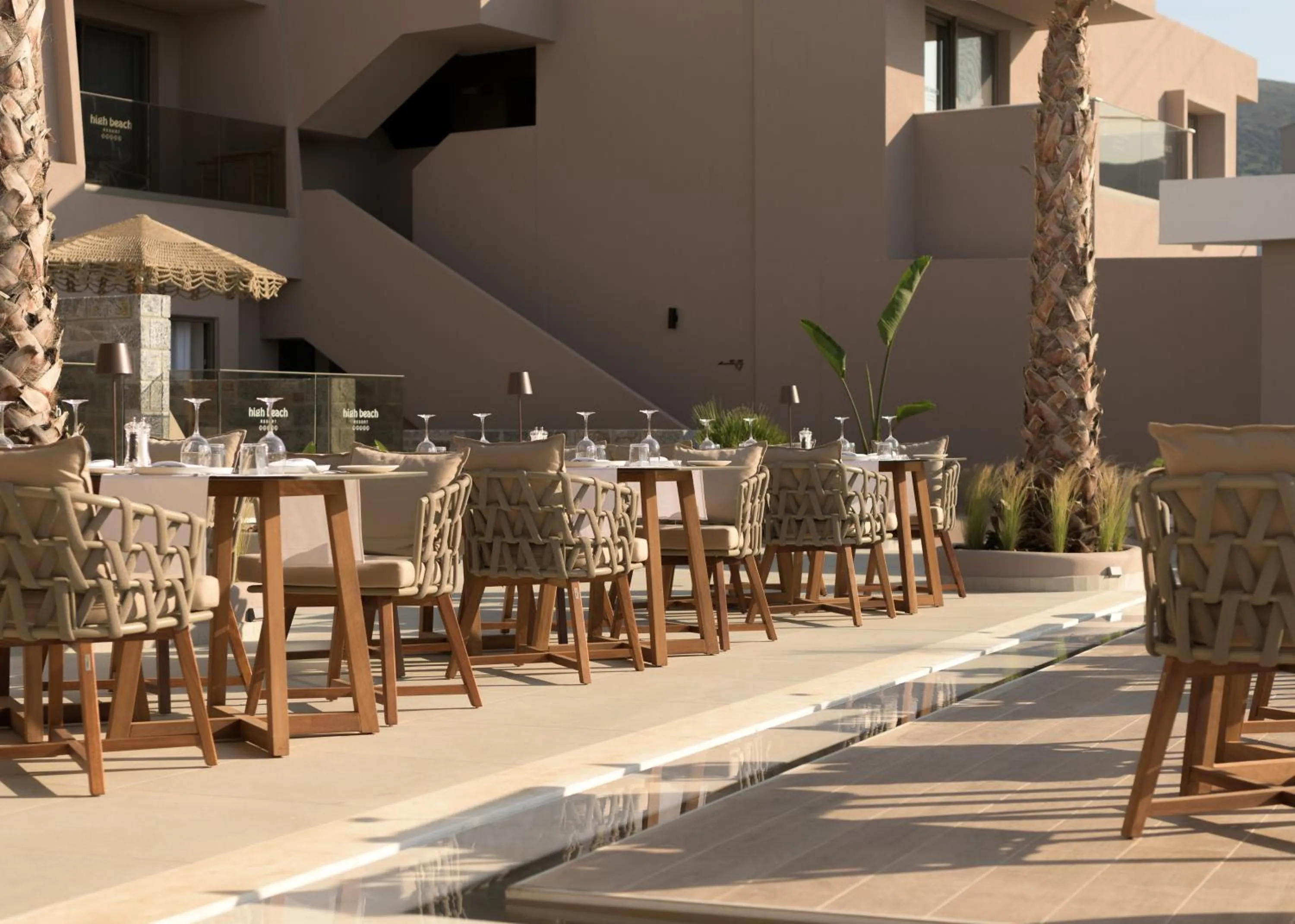 Restaurant/places to eat in High Beach Resort