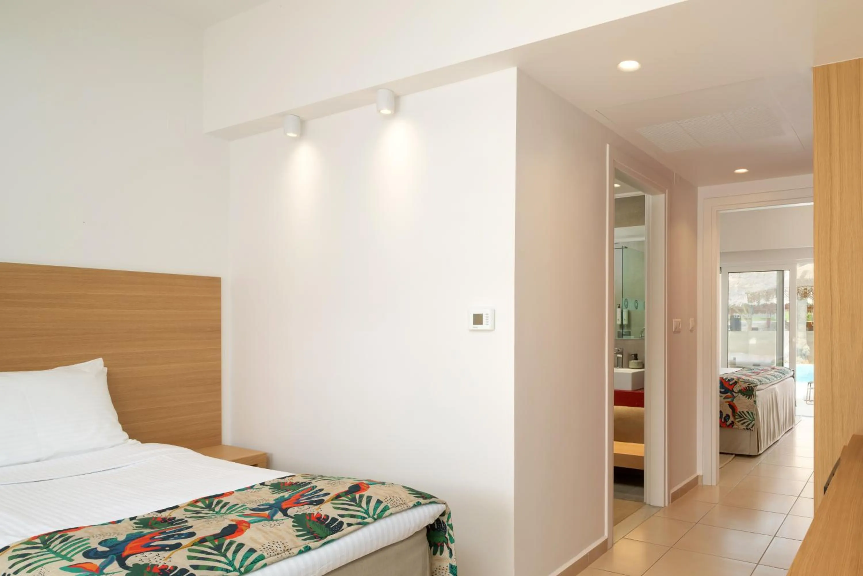 Photo of the whole room, Bed in High Beach Resort