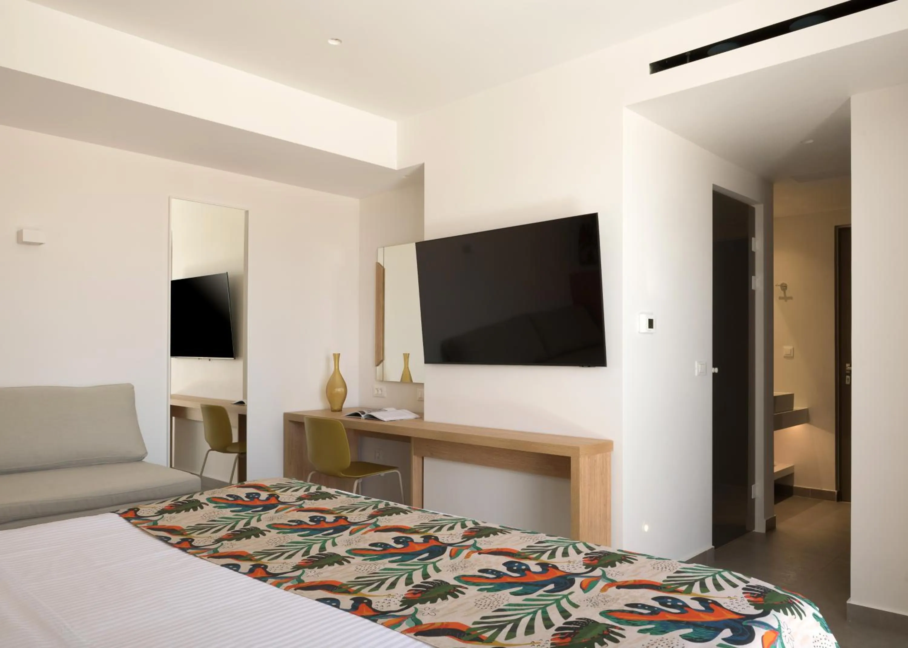 Photo of the whole room, Bed in High Beach Resort