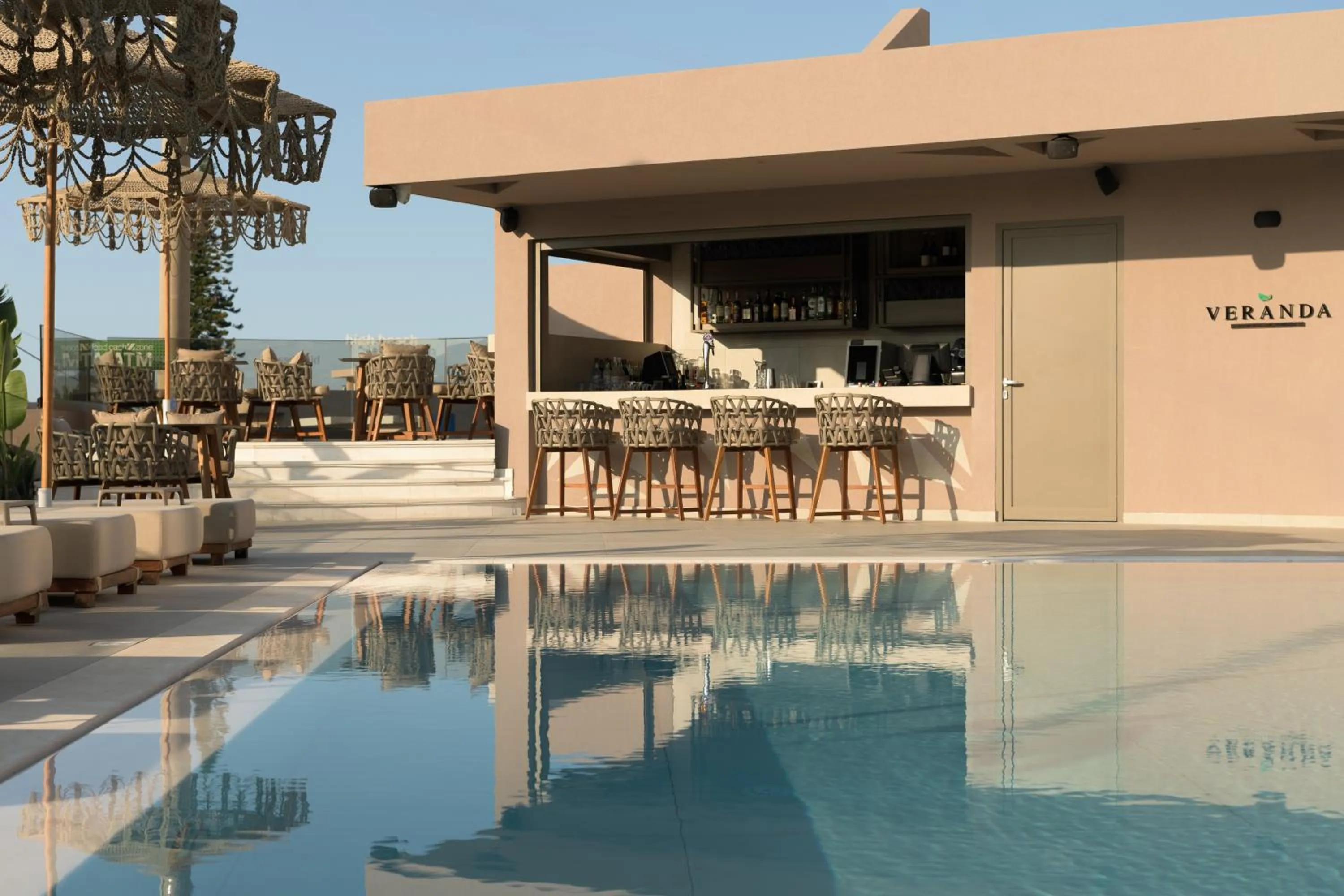 Lounge or bar in High Beach Resort