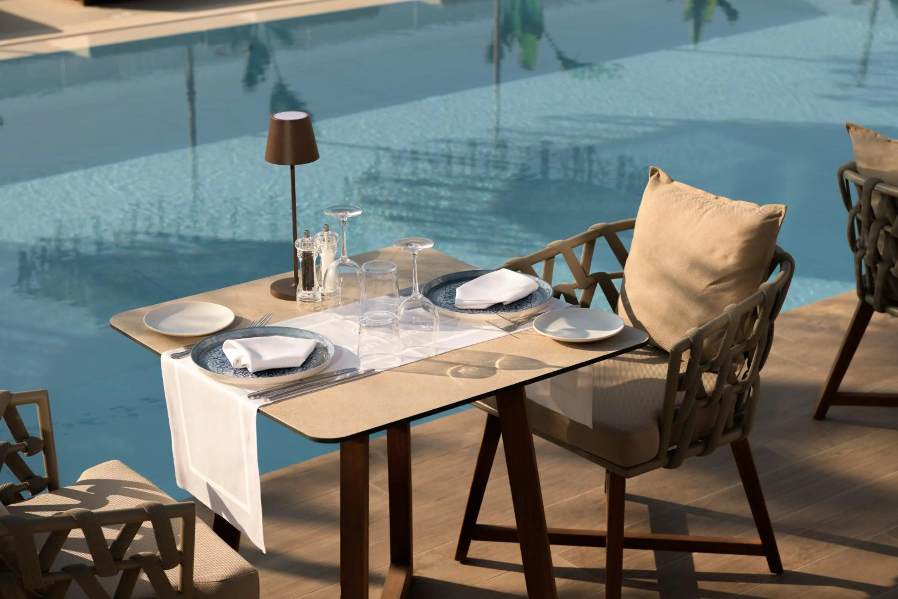 Restaurant/places to eat in High Beach Resort