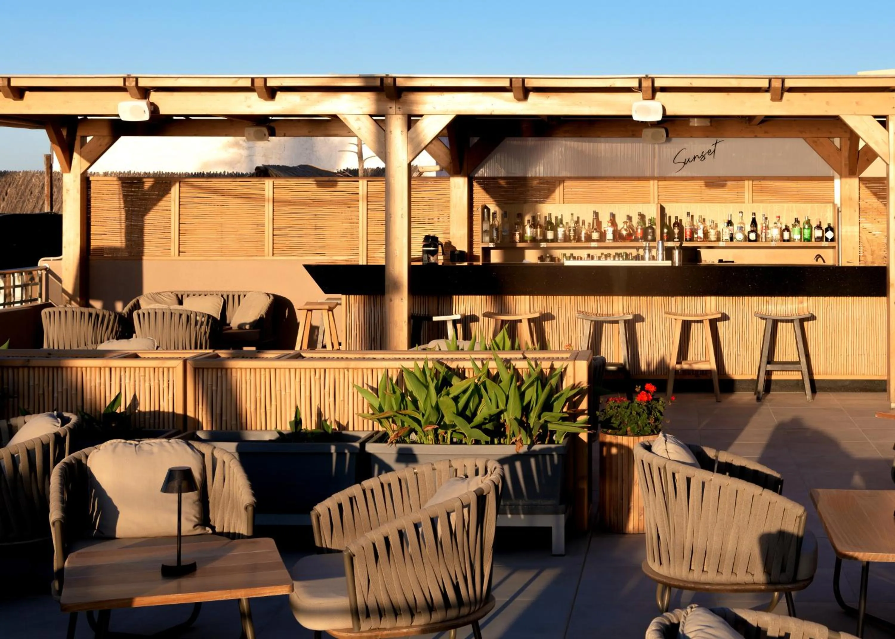 Lounge or bar in High Beach Resort