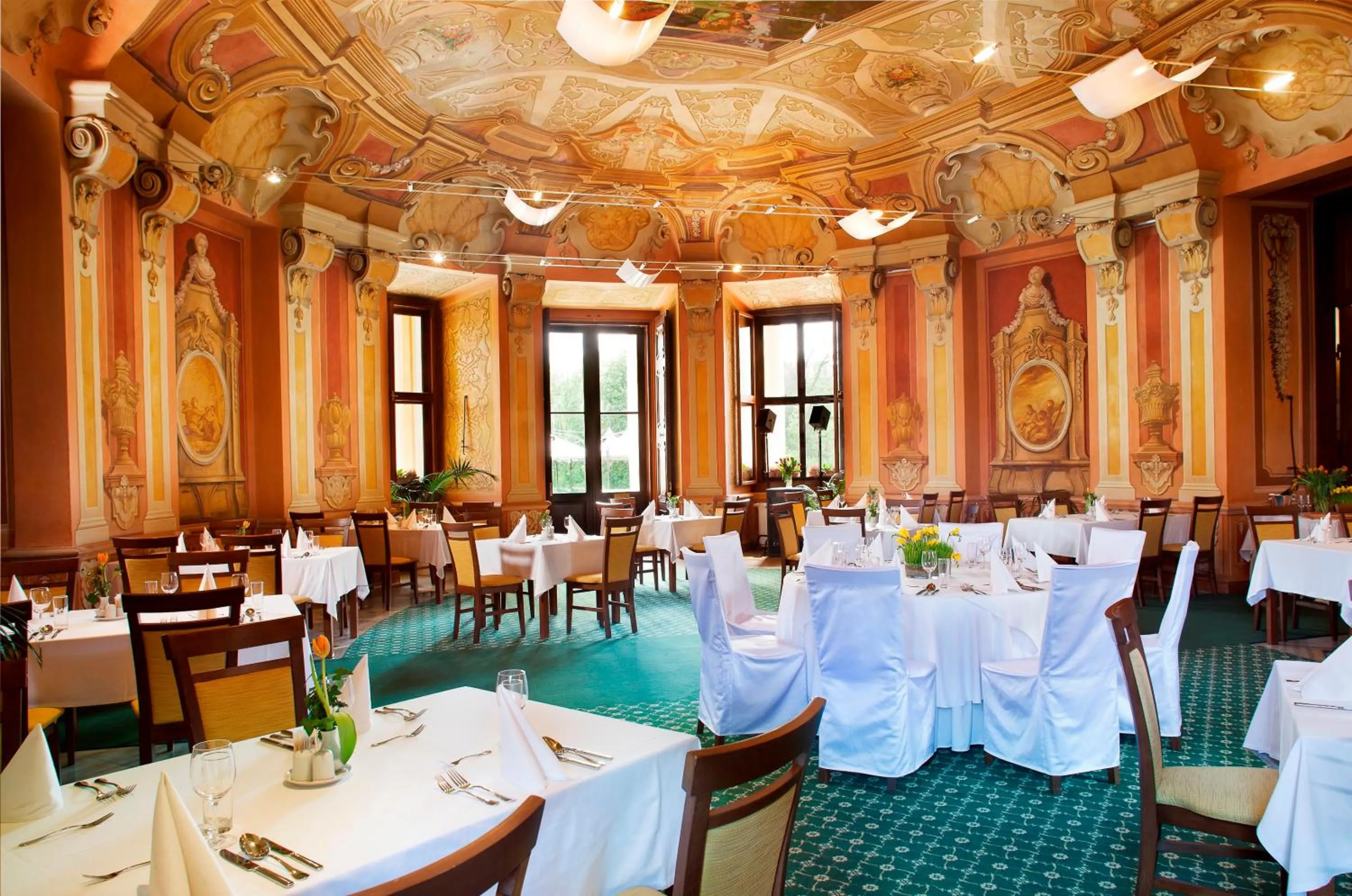 Restaurant/places to eat in Château Liblice