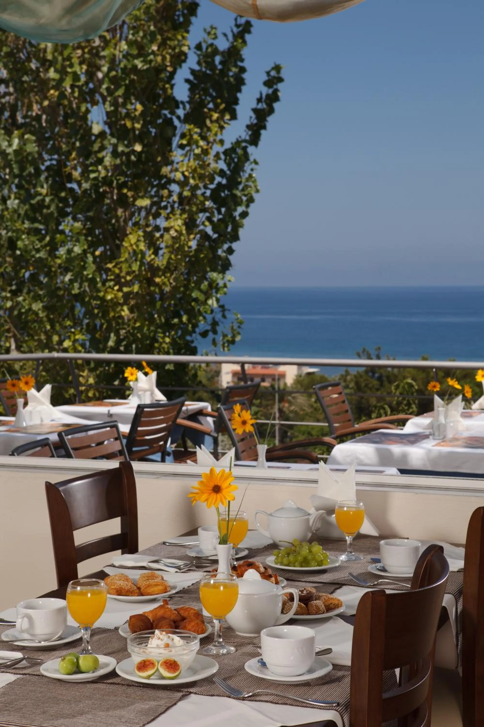 Restaurant/places to eat in Oasis Scaleta Hotel