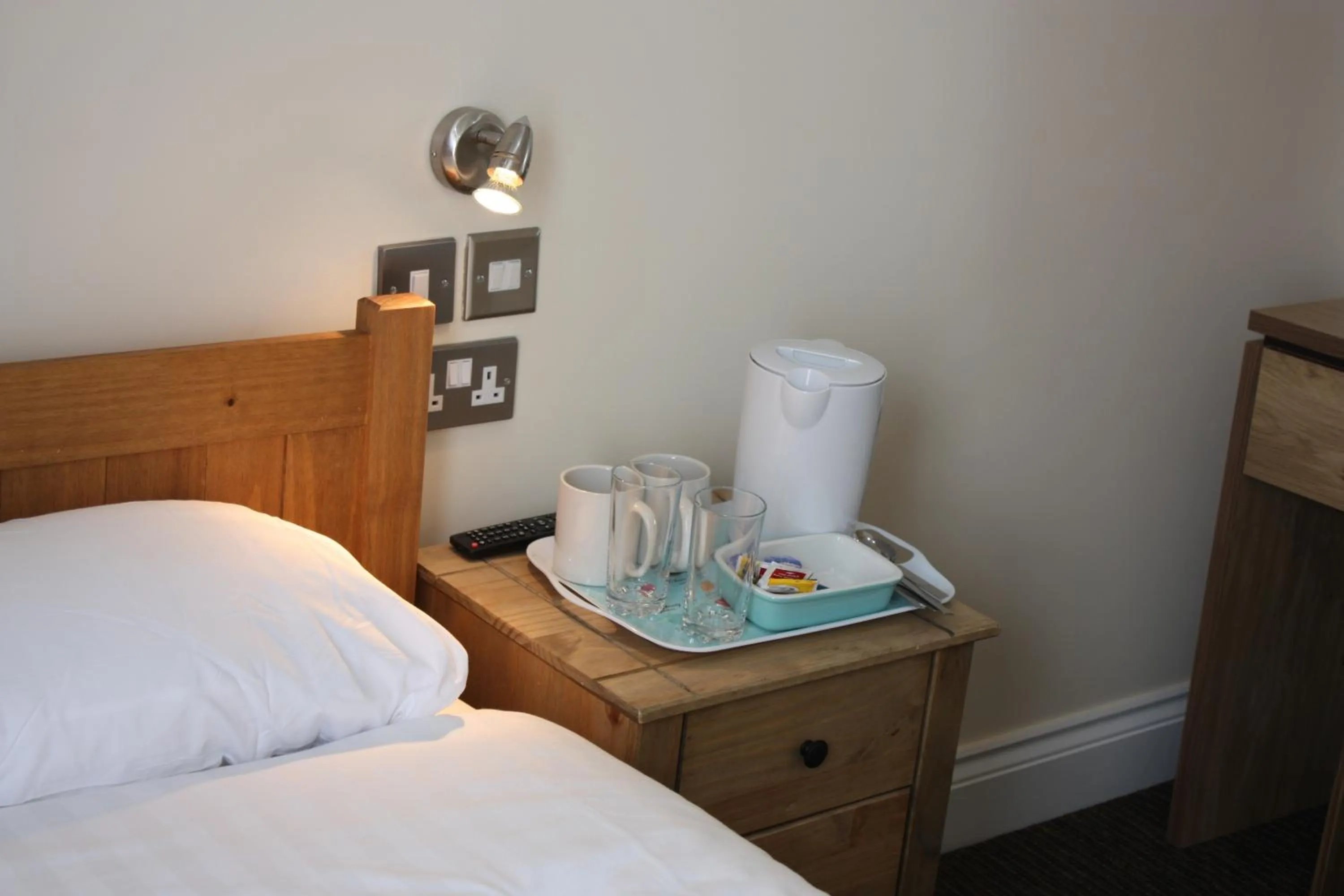 Coffee/tea facilities, Bed in Earls Court Garden Hotel