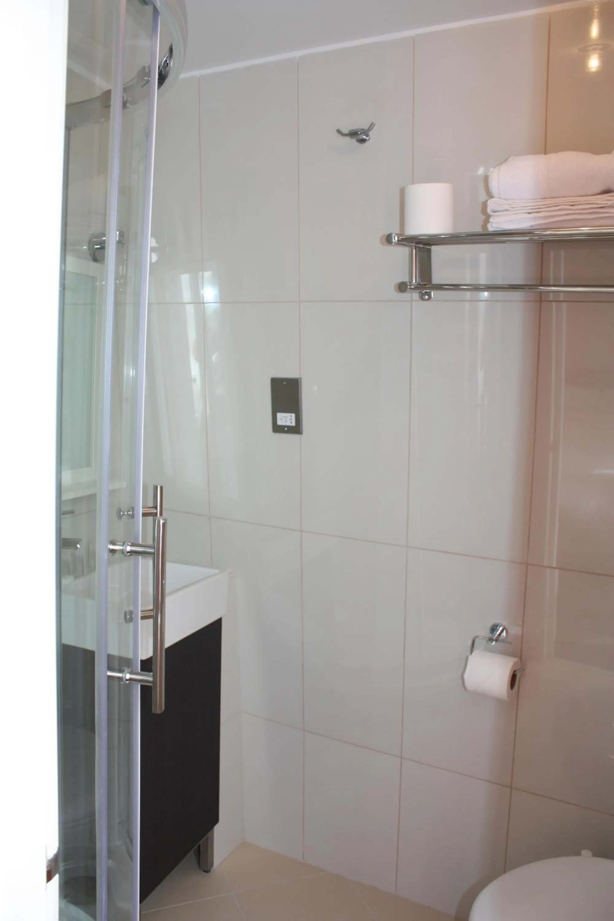 Bathroom in Earls Court Garden Hotel