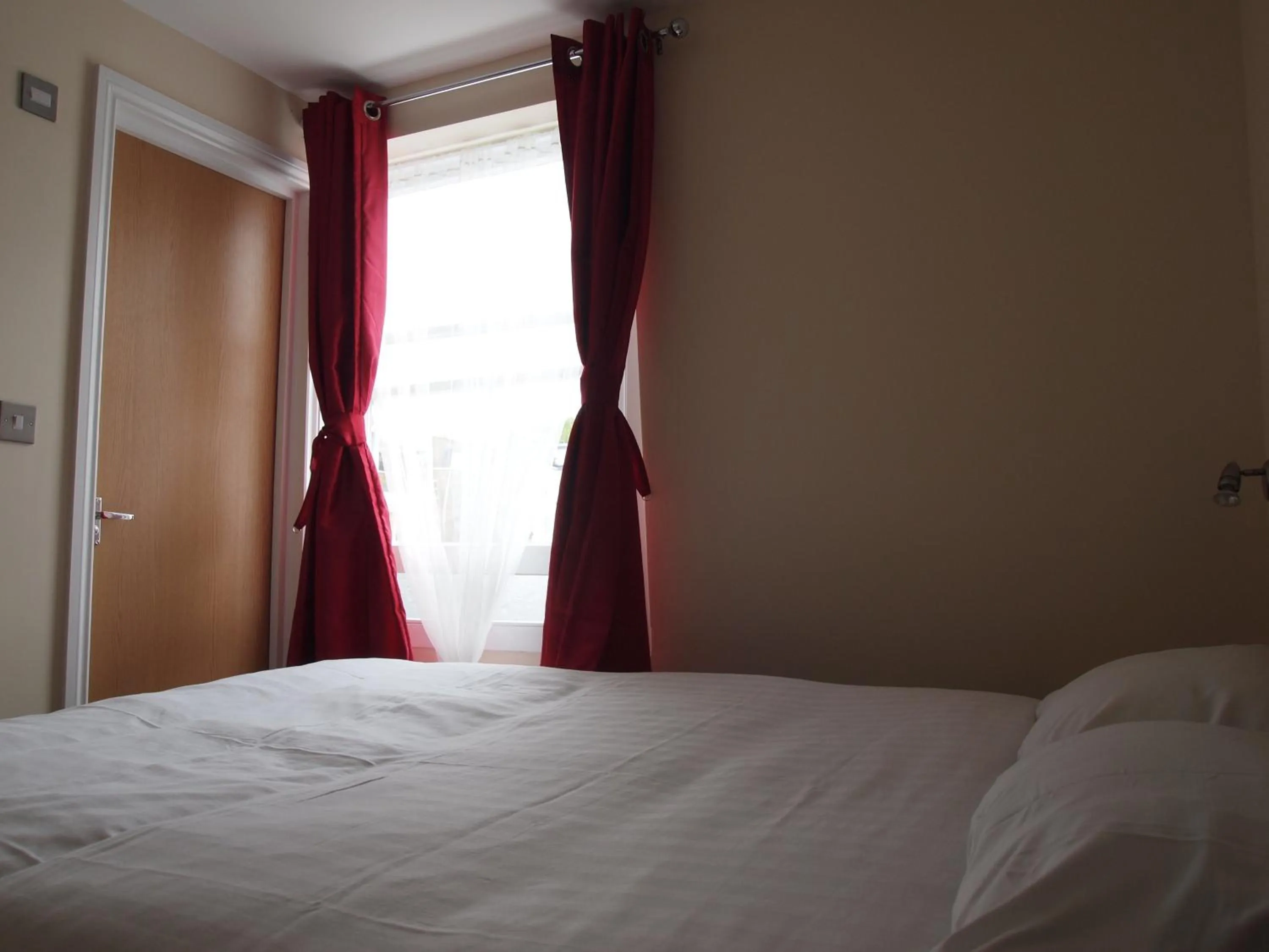 Bedroom, Bed in Earls Court Garden Hotel