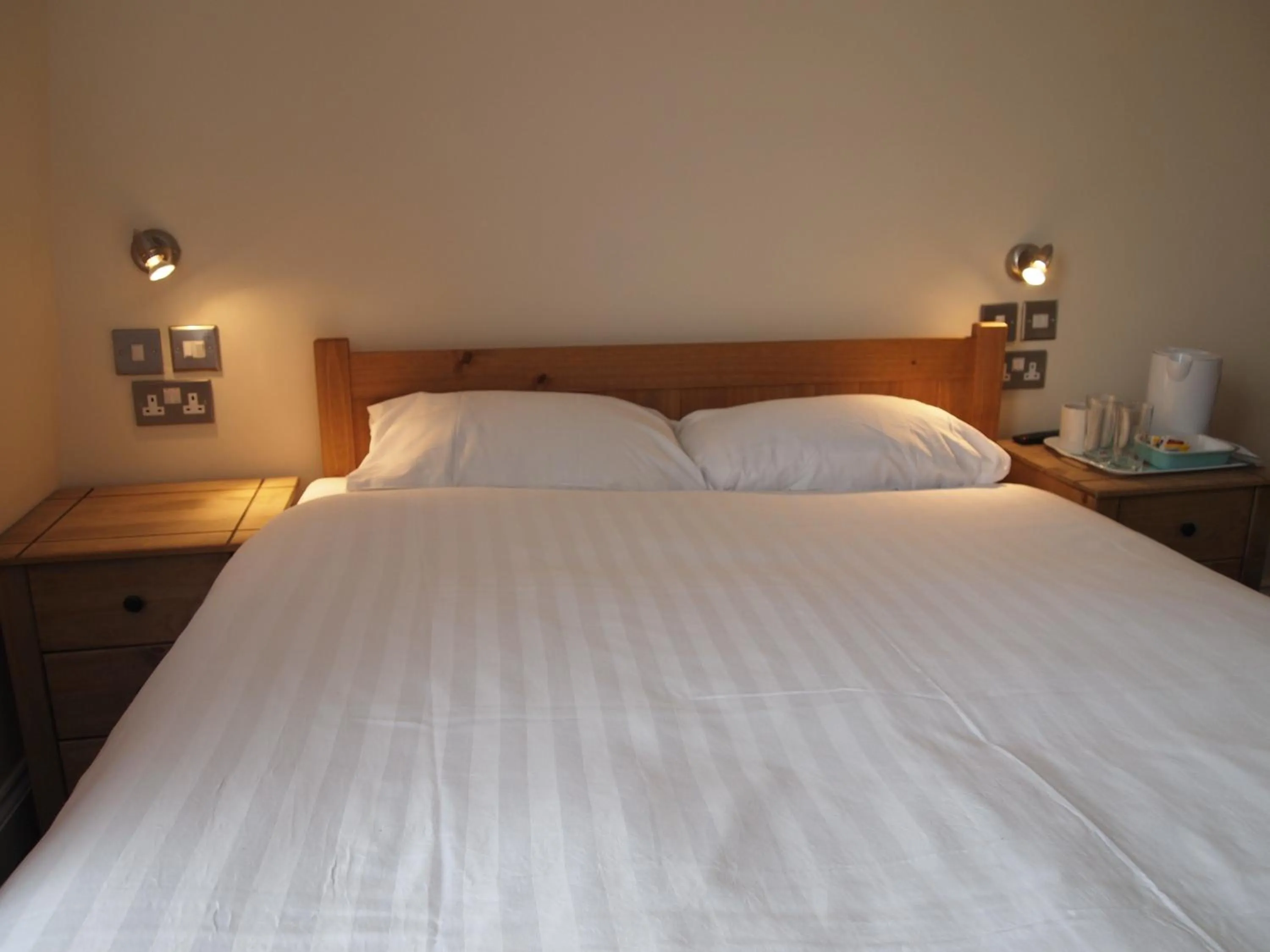 Bedroom, Bed in Earls Court Garden Hotel