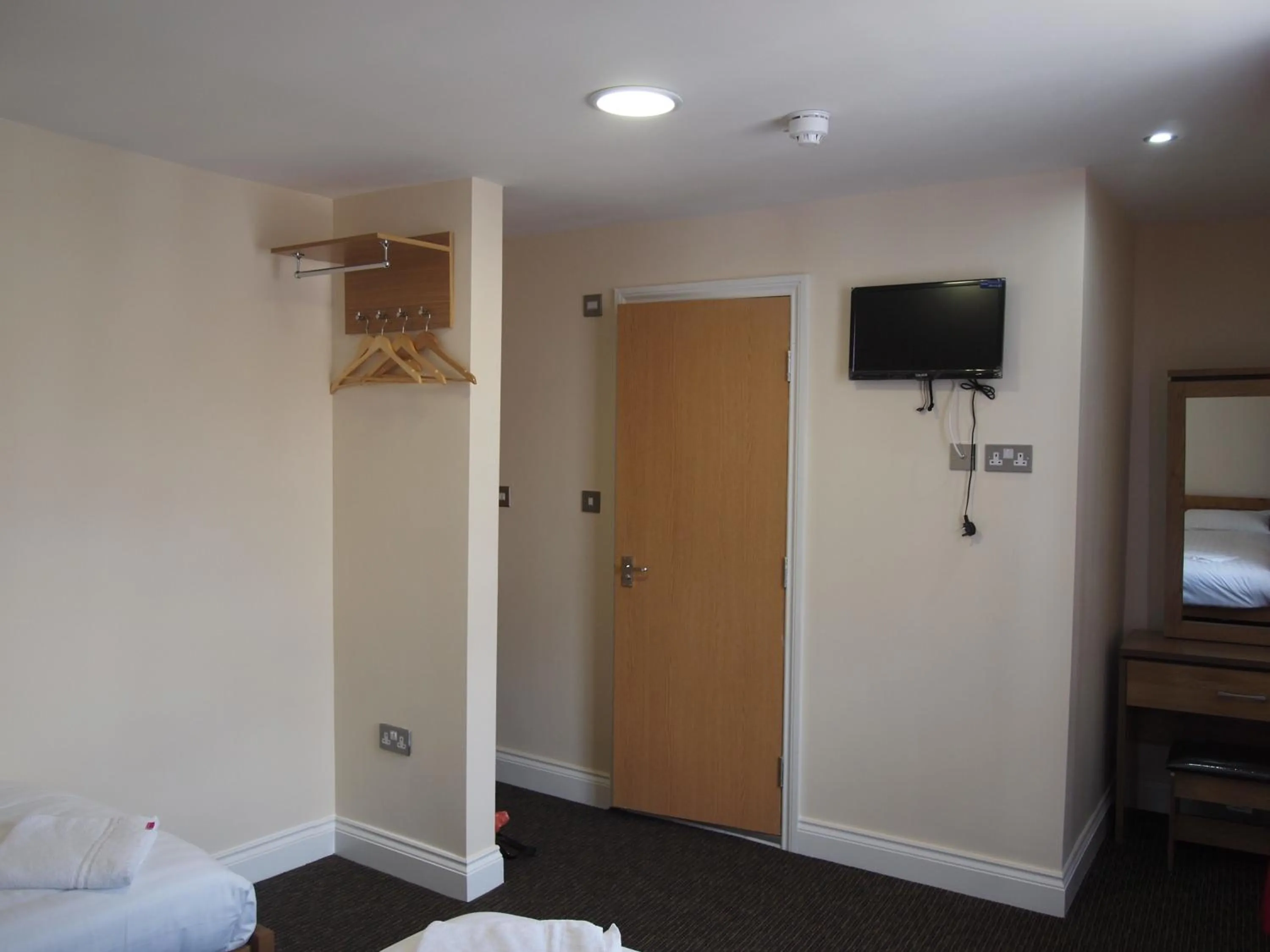 Bedroom, Bed in Earls Court Garden Hotel