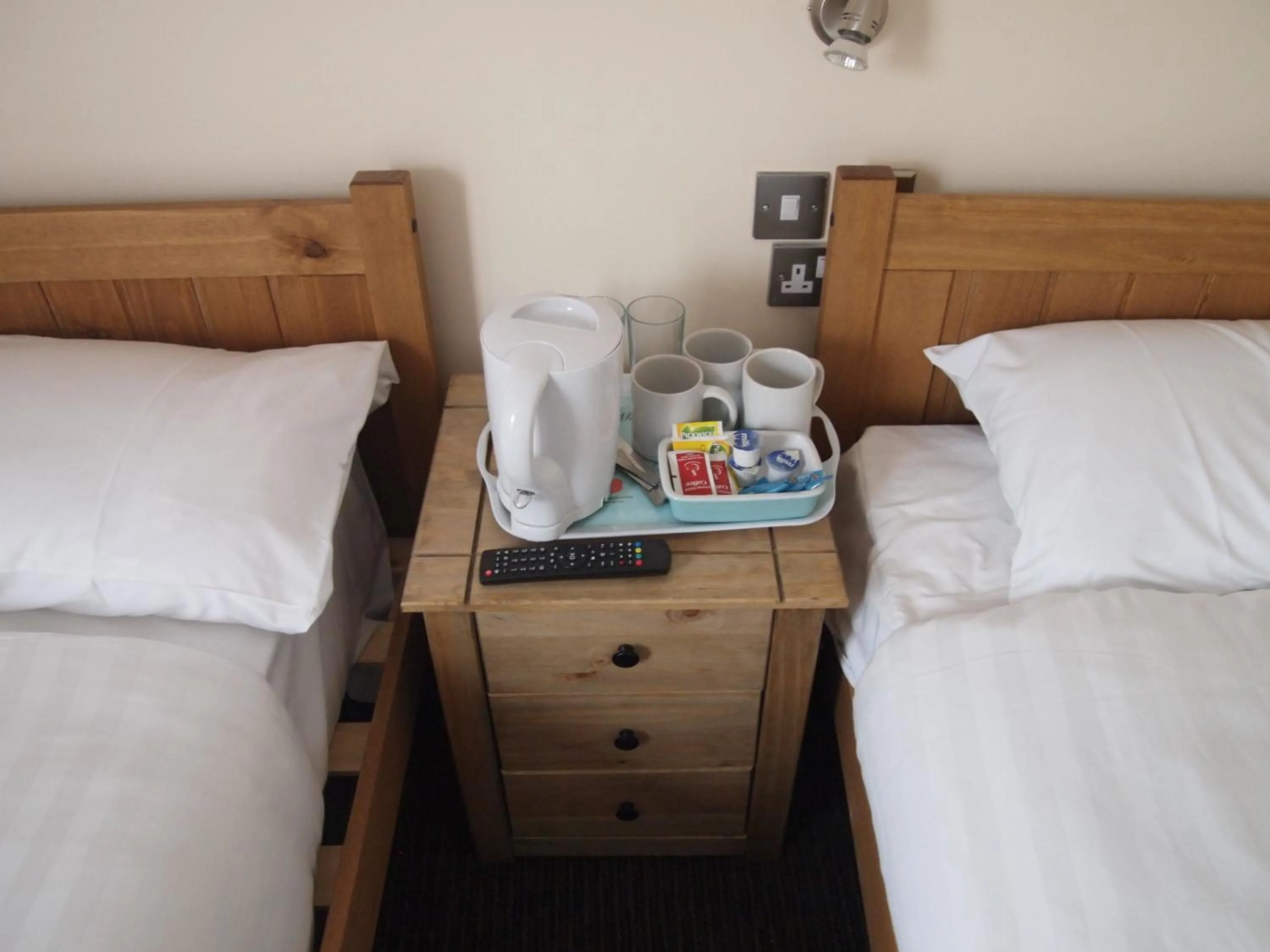 Bedroom, Bed in Earls Court Garden Hotel