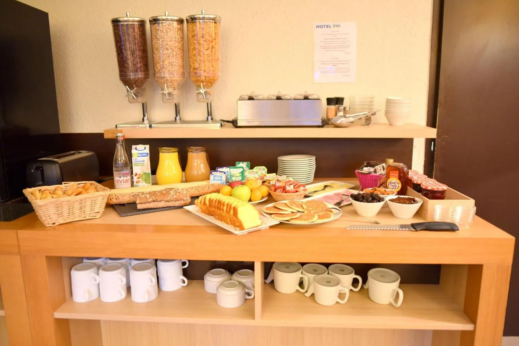 Breakfast in Hôtel Inn Chambéry
