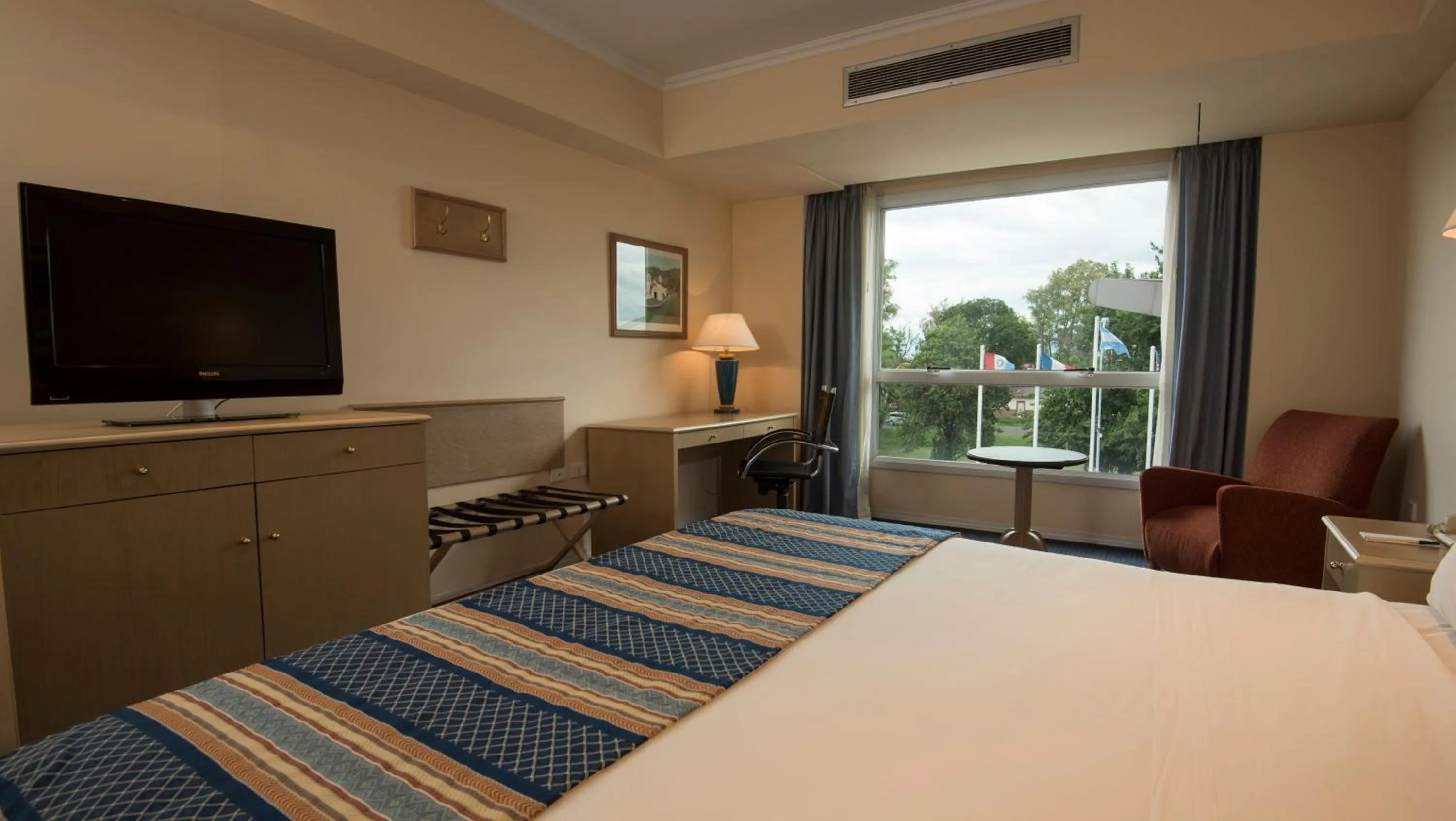 Photo of the whole room, Bed in Holiday Inn Cordoba by IHG