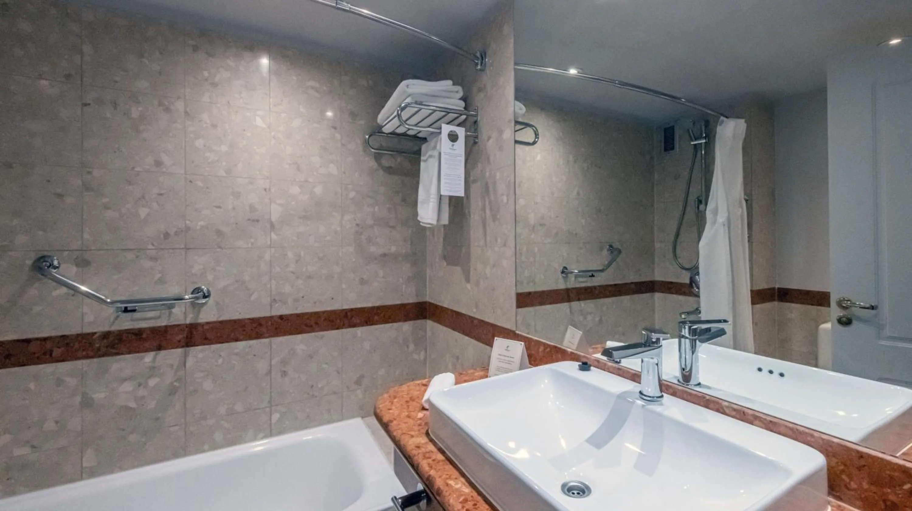 Bedroom in Holiday Inn Cordoba by IHG