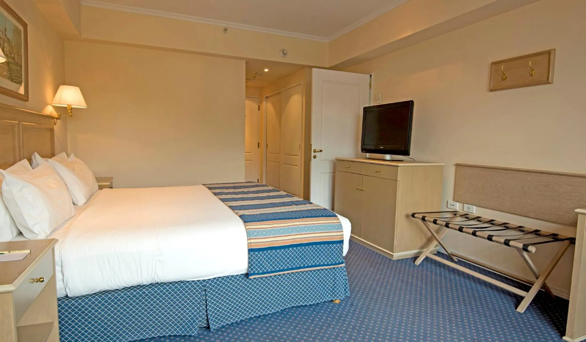 Photo of the whole room, Bed in Holiday Inn Cordoba by IHG