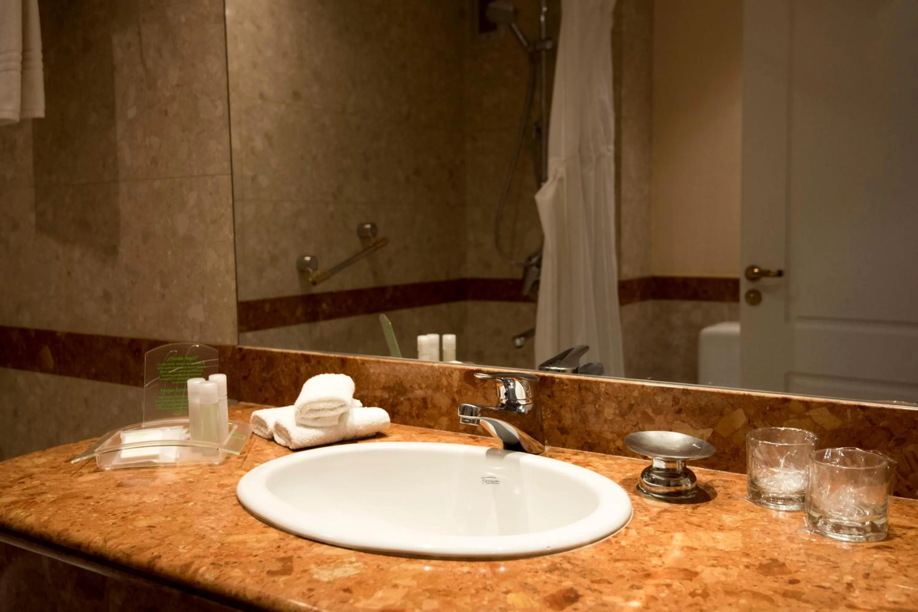 Bedroom in Holiday Inn Cordoba by IHG