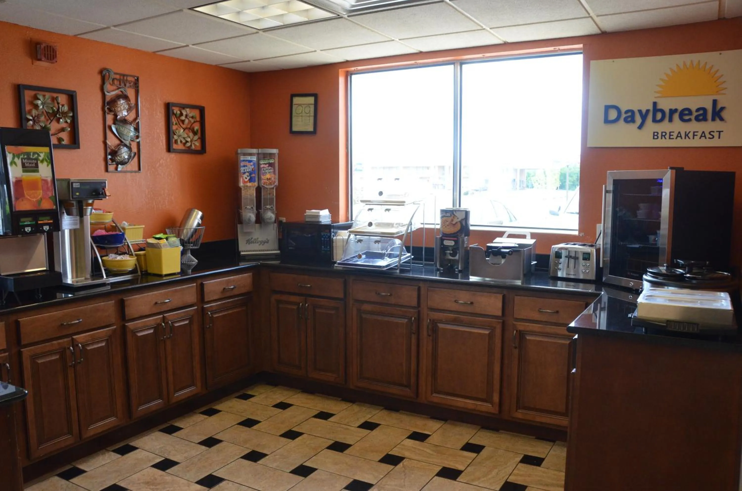 Communal kitchen in Days Inn by Wyndham Airport Nashville East
