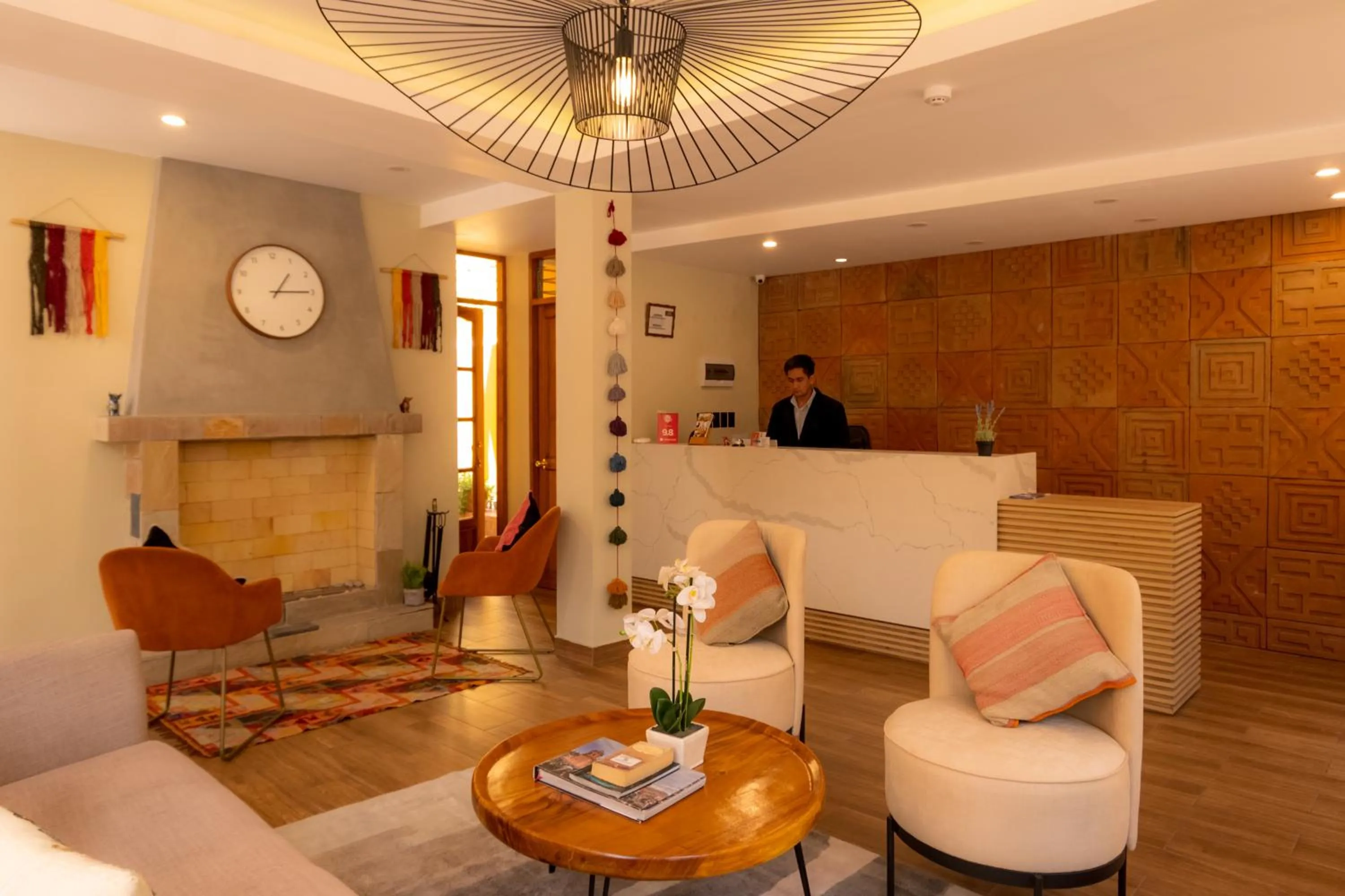 People in Torre Dorada Cusco