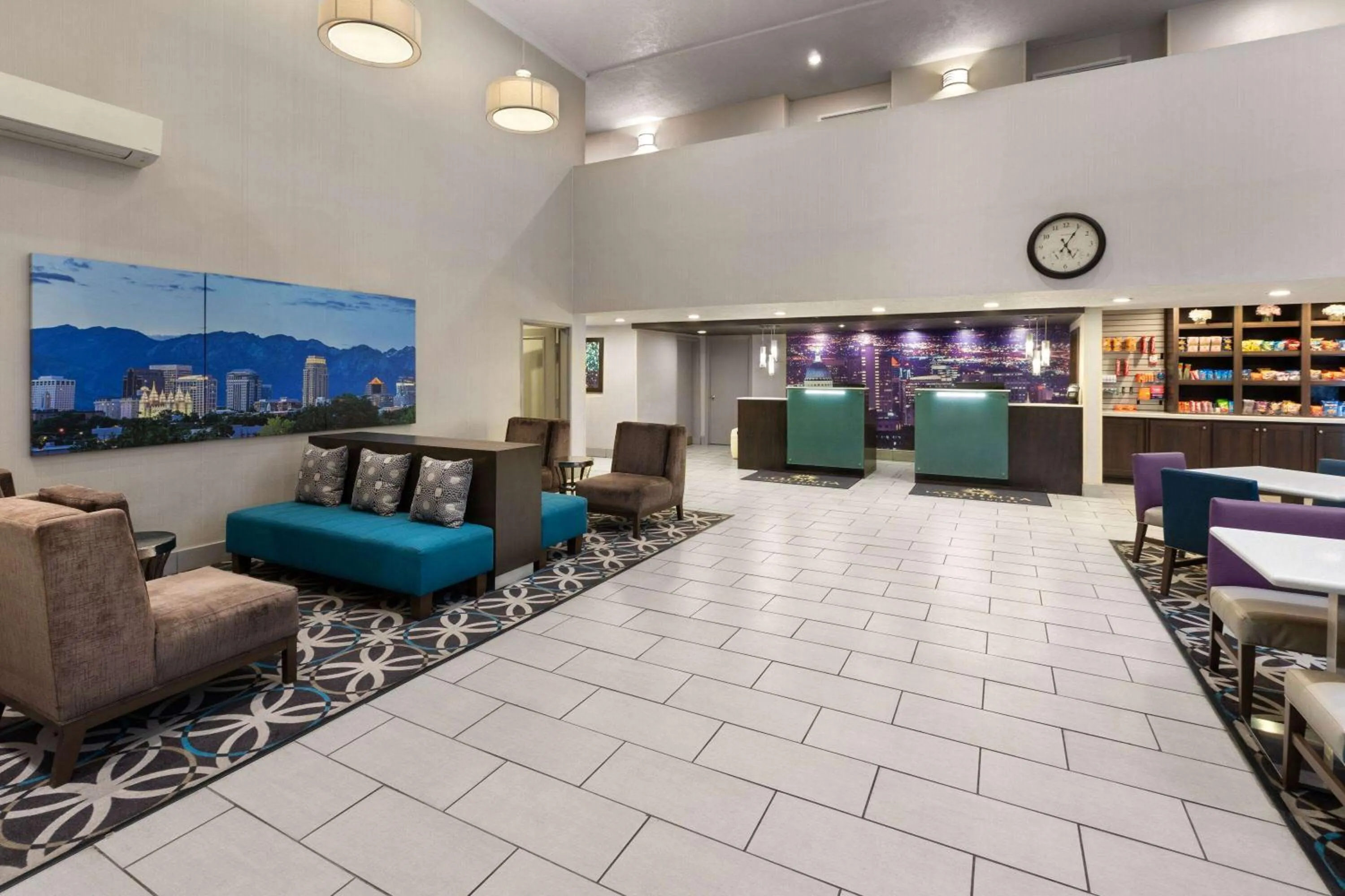 Lobby or reception in La Quinta by Wyndham North Orem