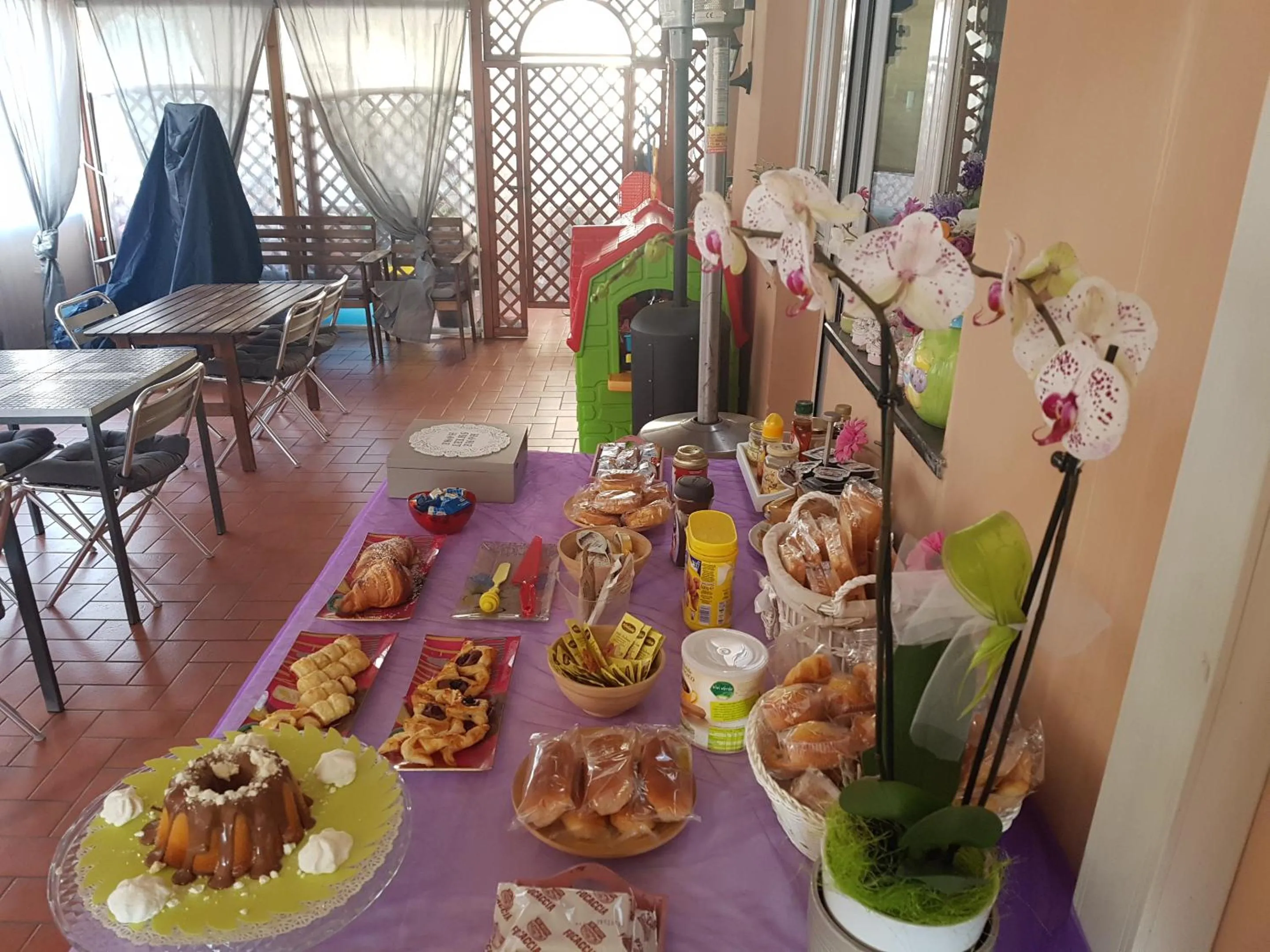 Buffet breakfast in Ghiro Ghiotto