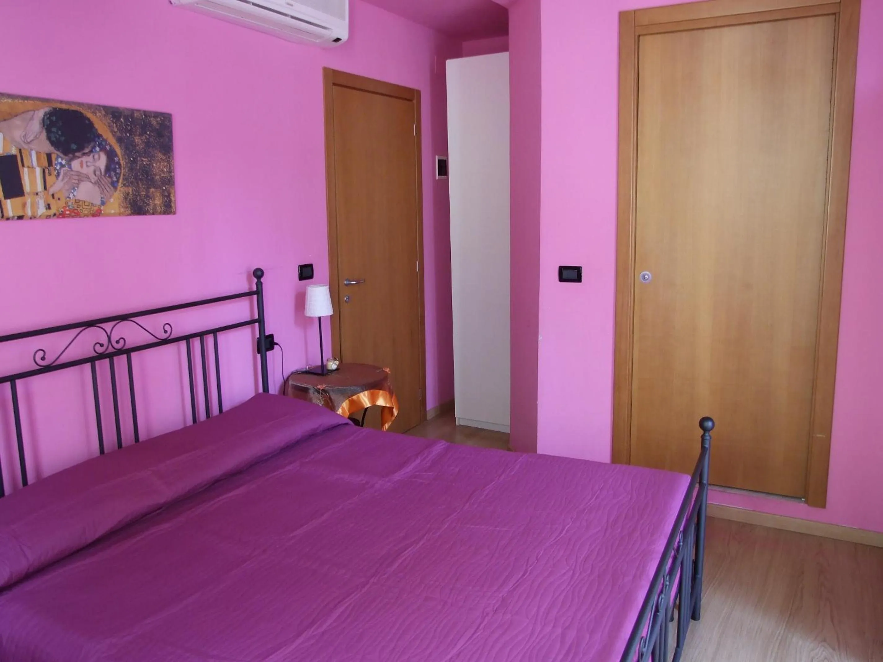 Bedroom in Ghiro Ghiotto