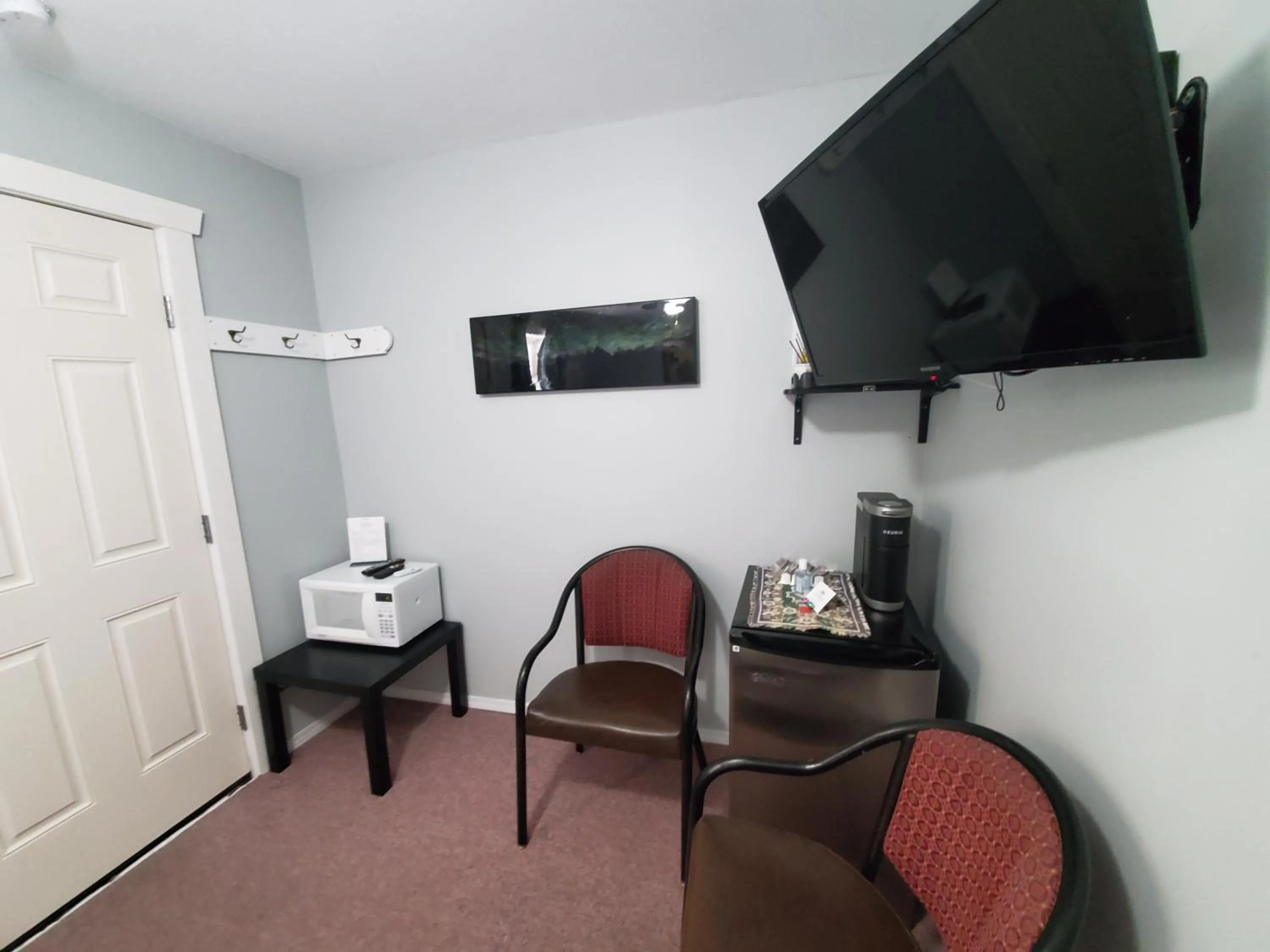 Seating area in Celadon Lodge