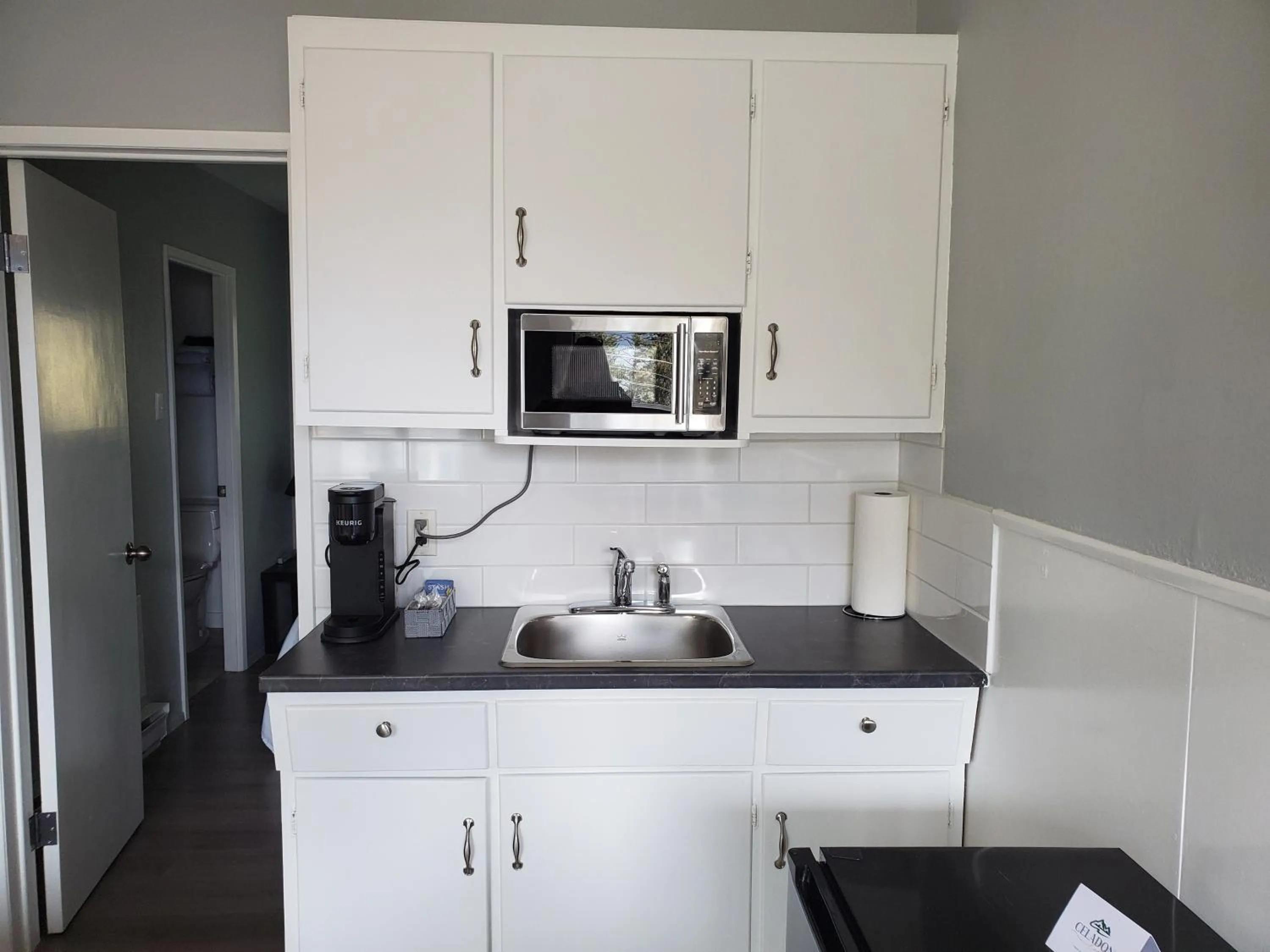 Kitchen or kitchenette in Celadon Lodge